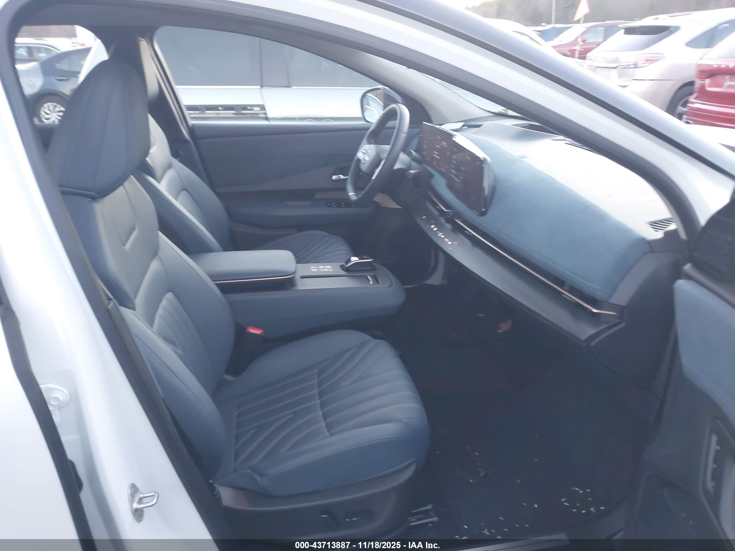 NISSAN ARIYA image 5