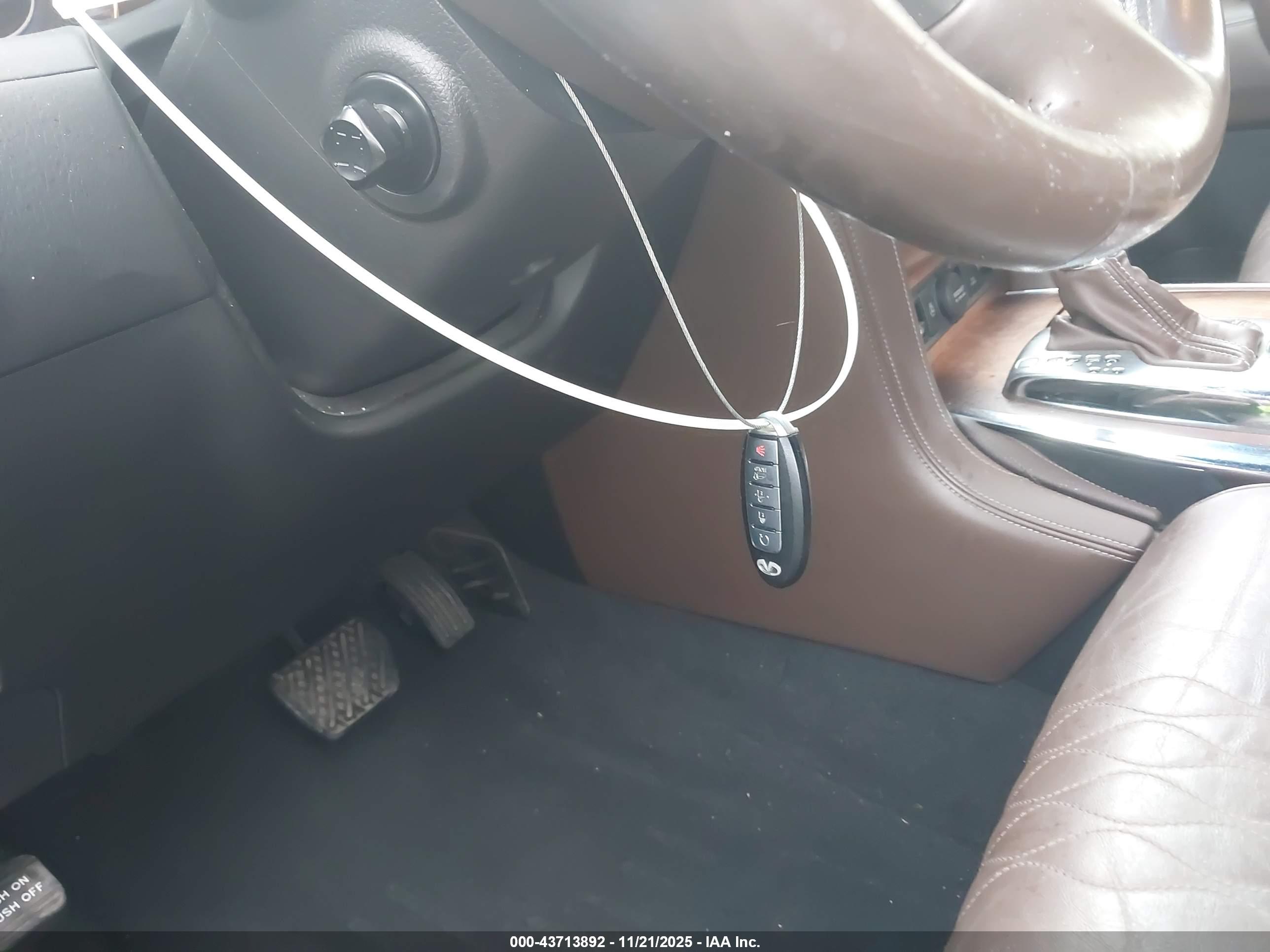 INFINITI QX80 image 11
