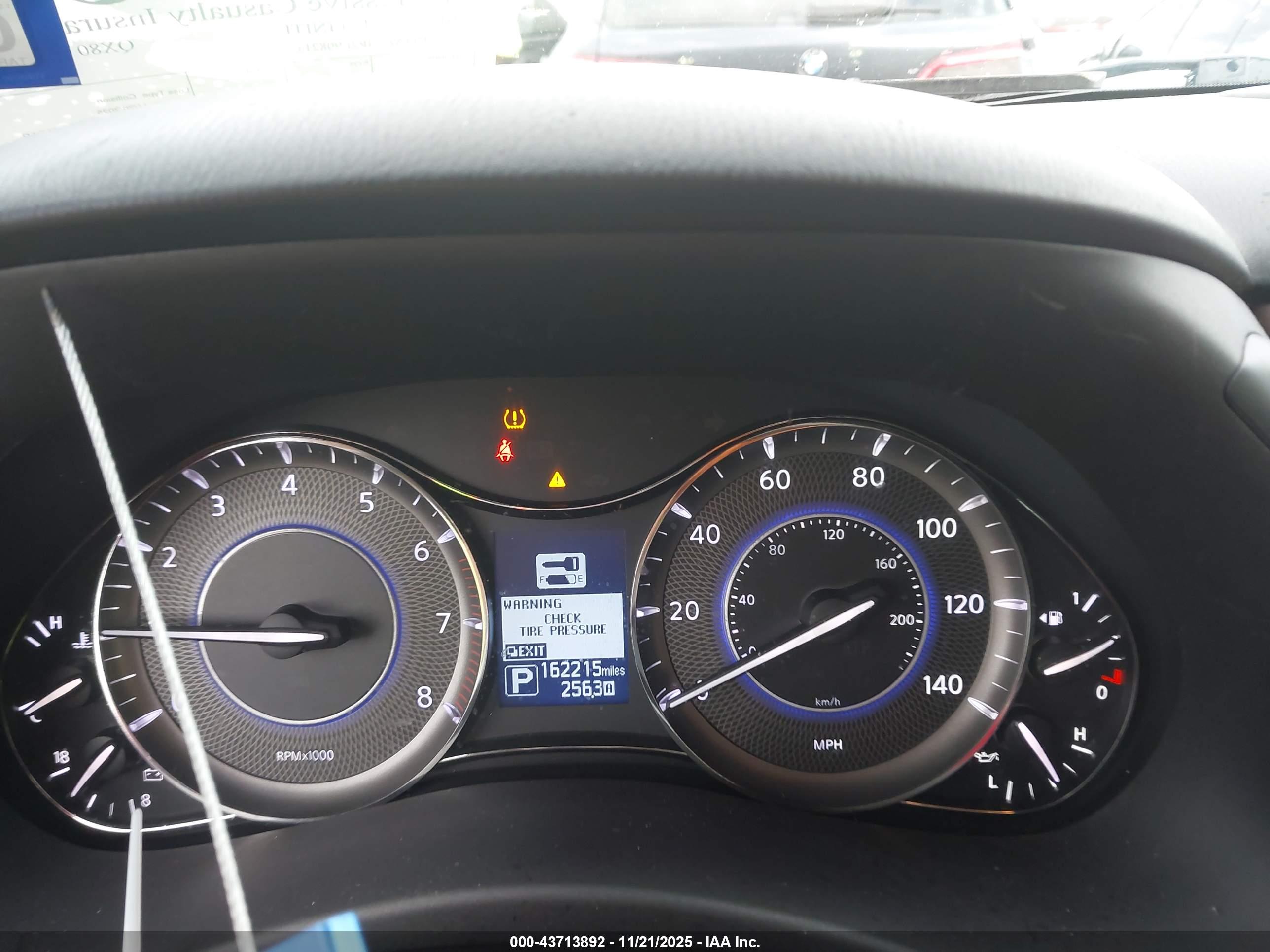 INFINITI QX80 image 7