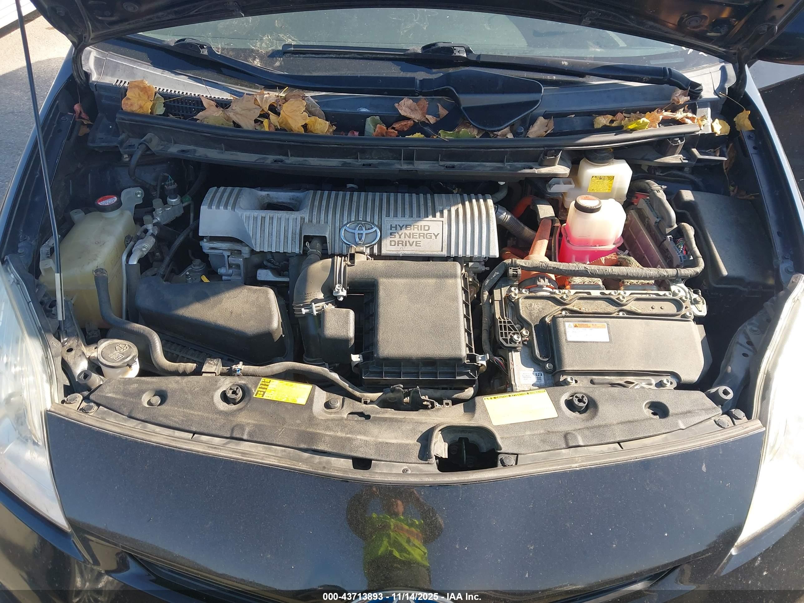 TOYOTA PRIUS image 10
