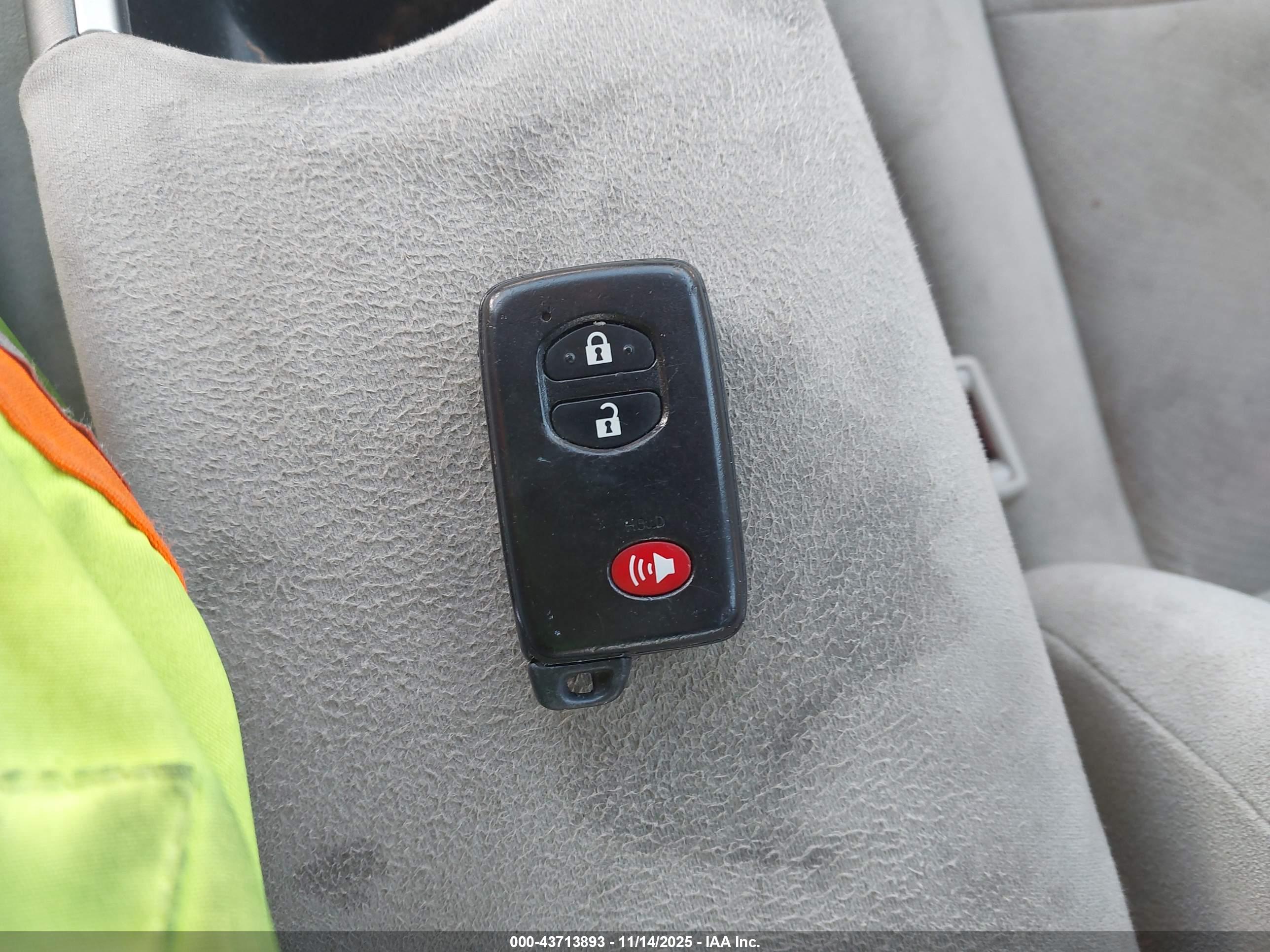 TOYOTA PRIUS image 11