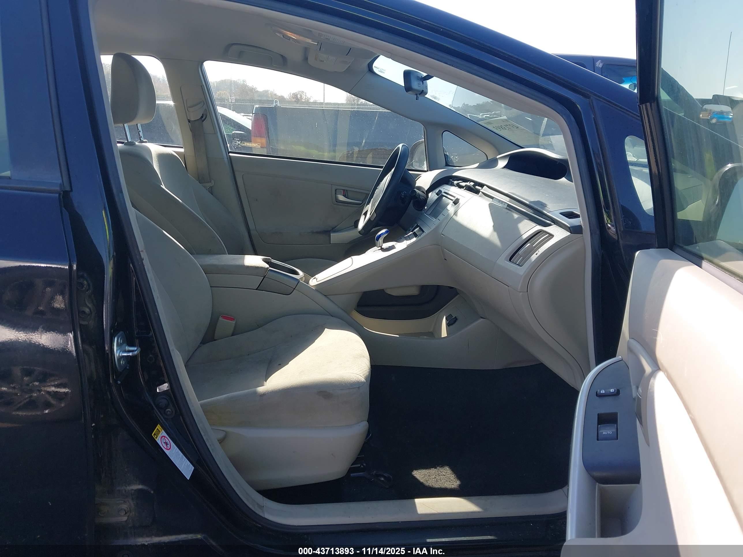TOYOTA PRIUS image 5