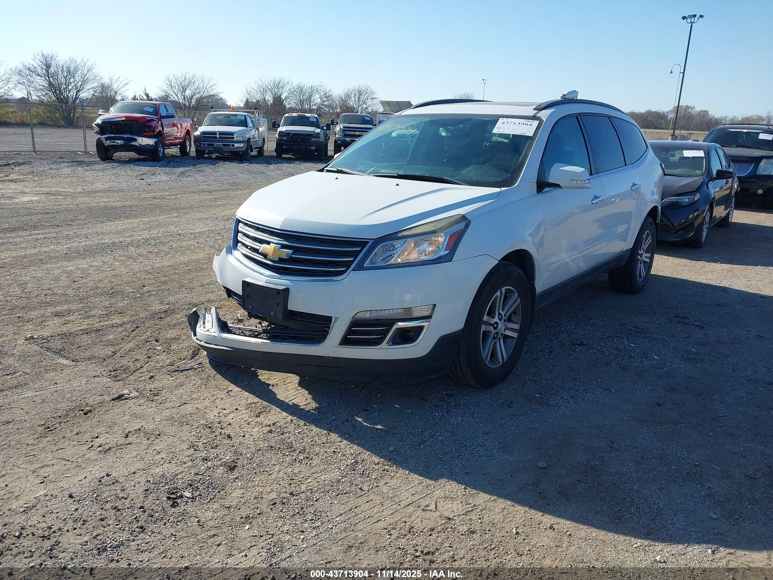 CHEVROLET TRAVERSE image 2
