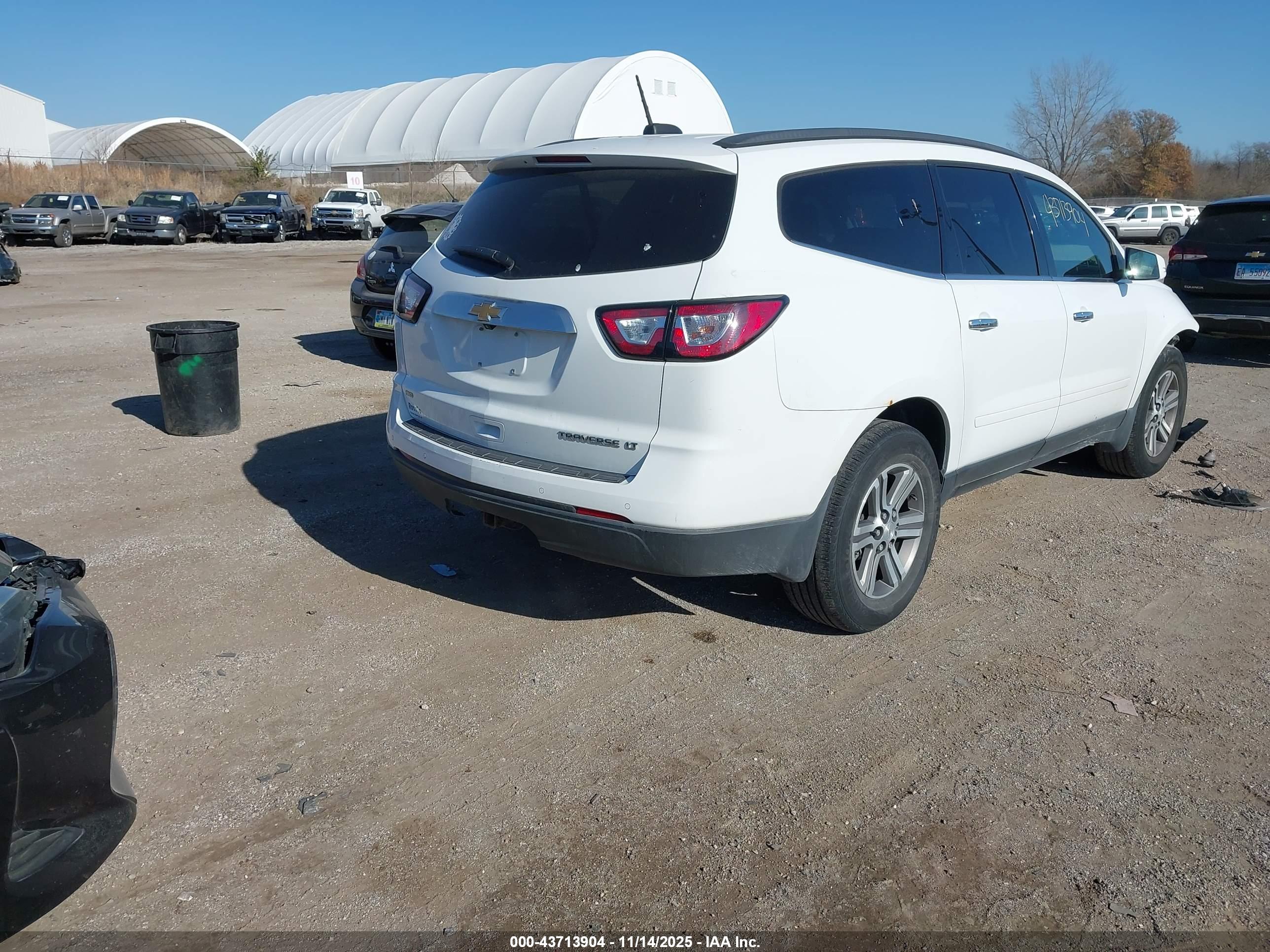 CHEVROLET TRAVERSE image 4