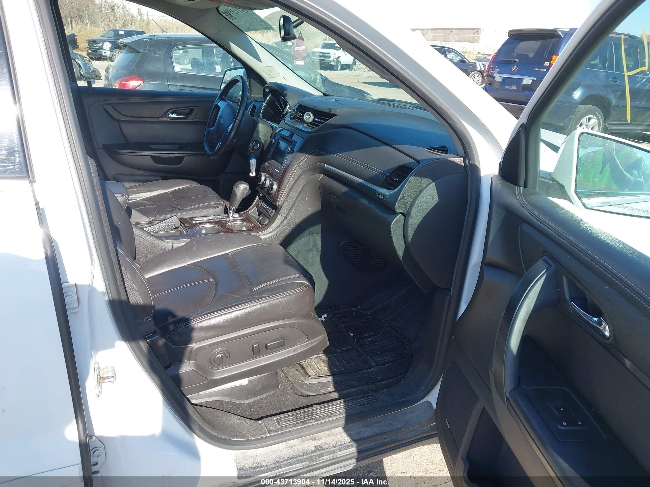 CHEVROLET TRAVERSE image 5