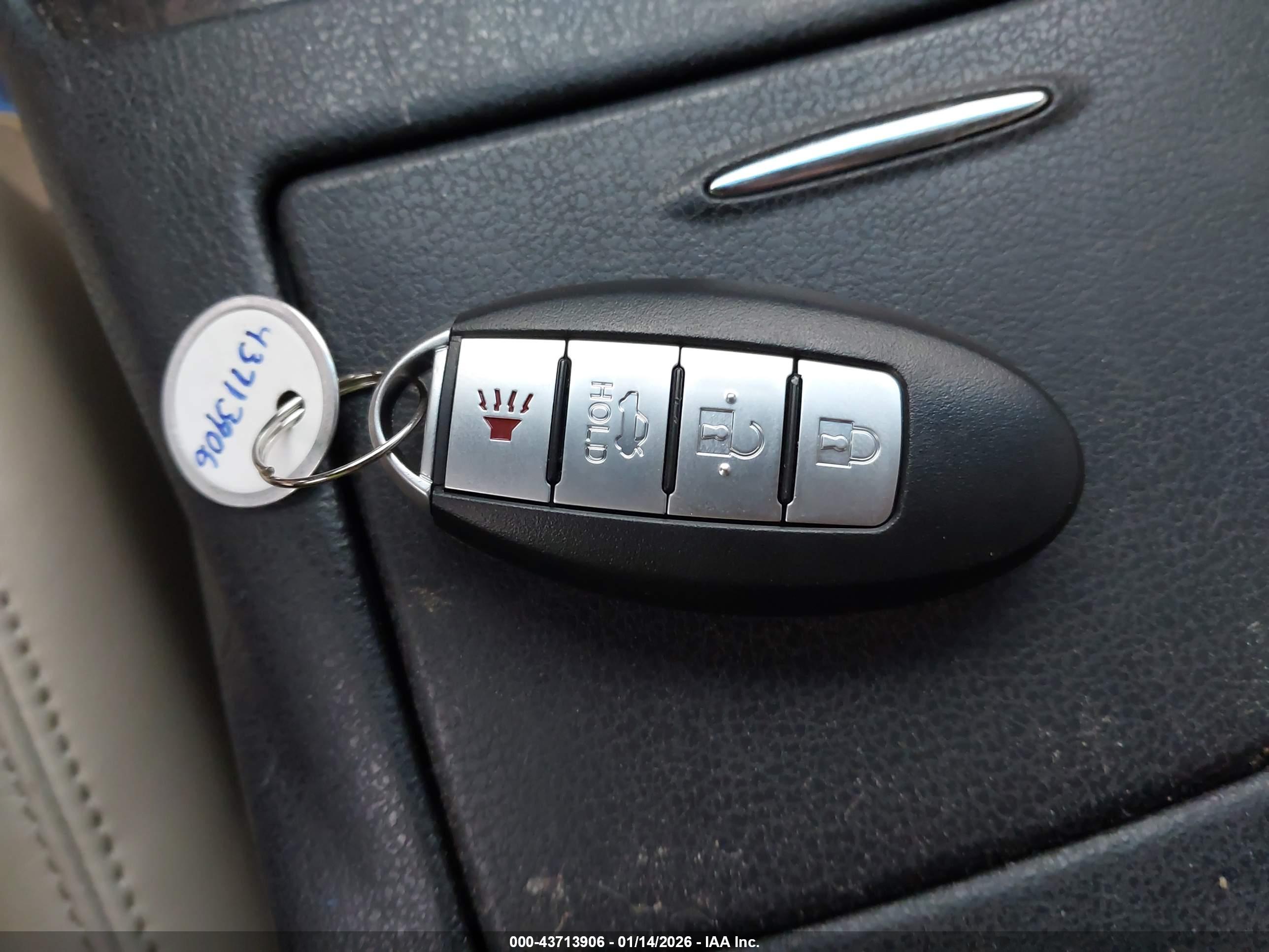 NISSAN MAXIMA image 11