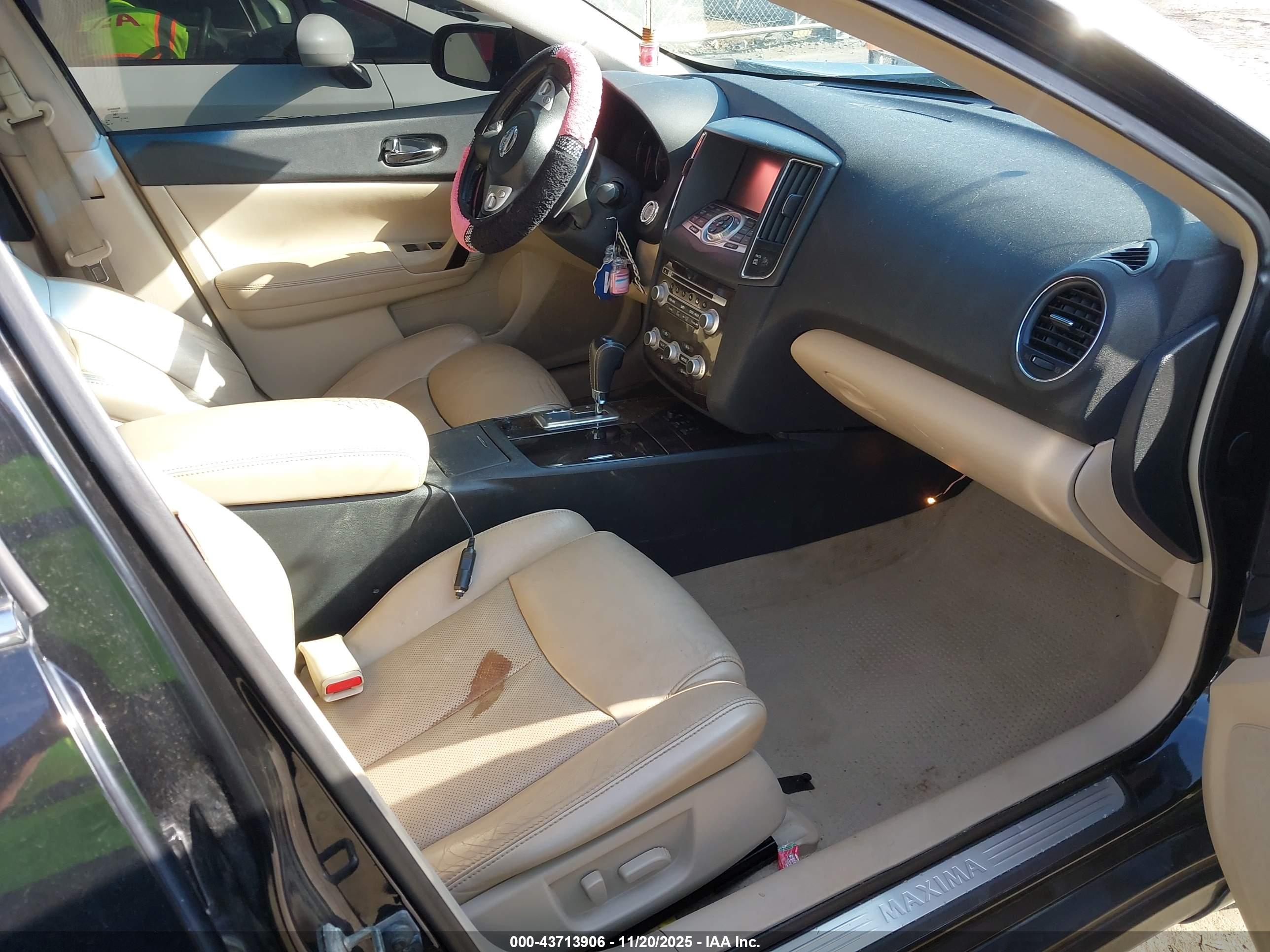 NISSAN MAXIMA image 5