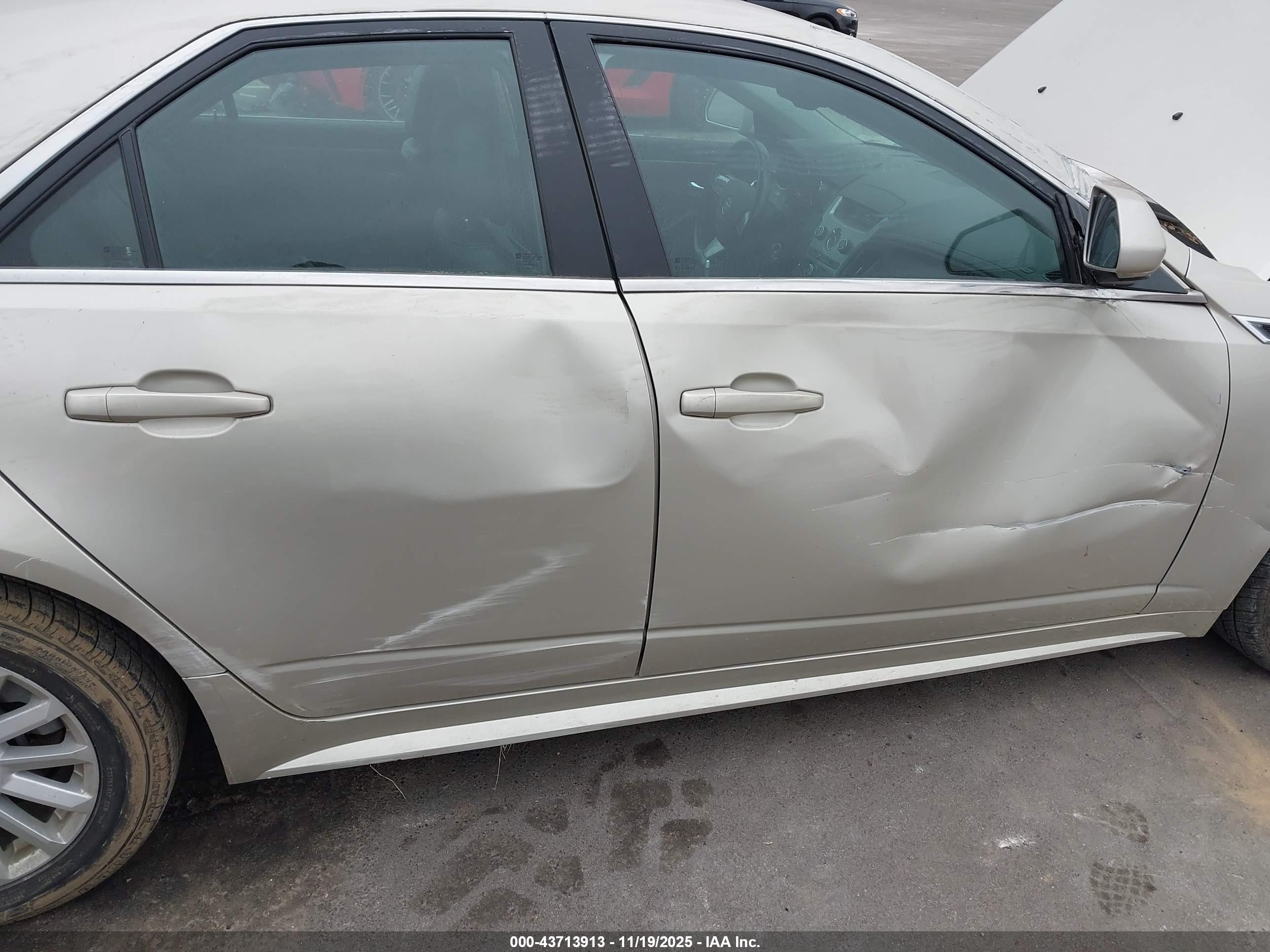 CADILLAC CTS image 6