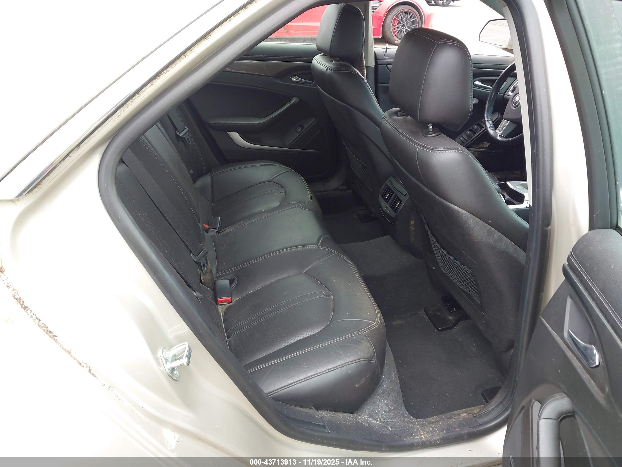 CADILLAC CTS image 8