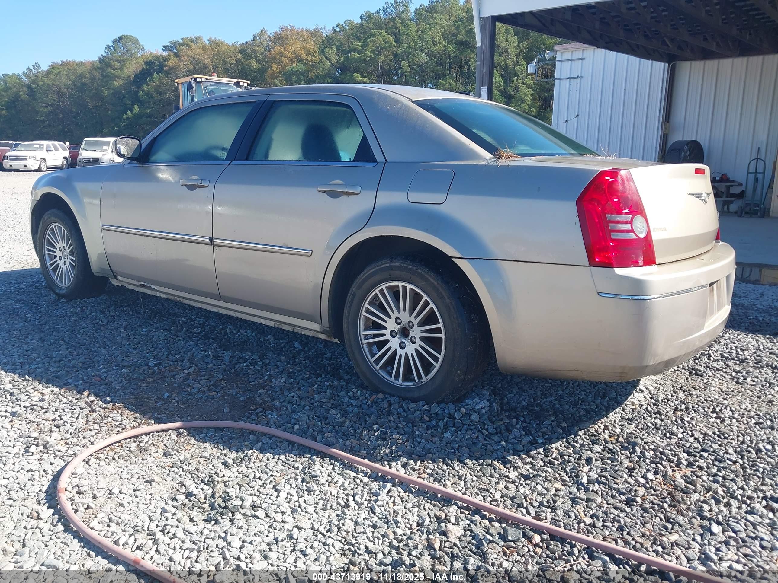 CHRYSLER 300 image 3