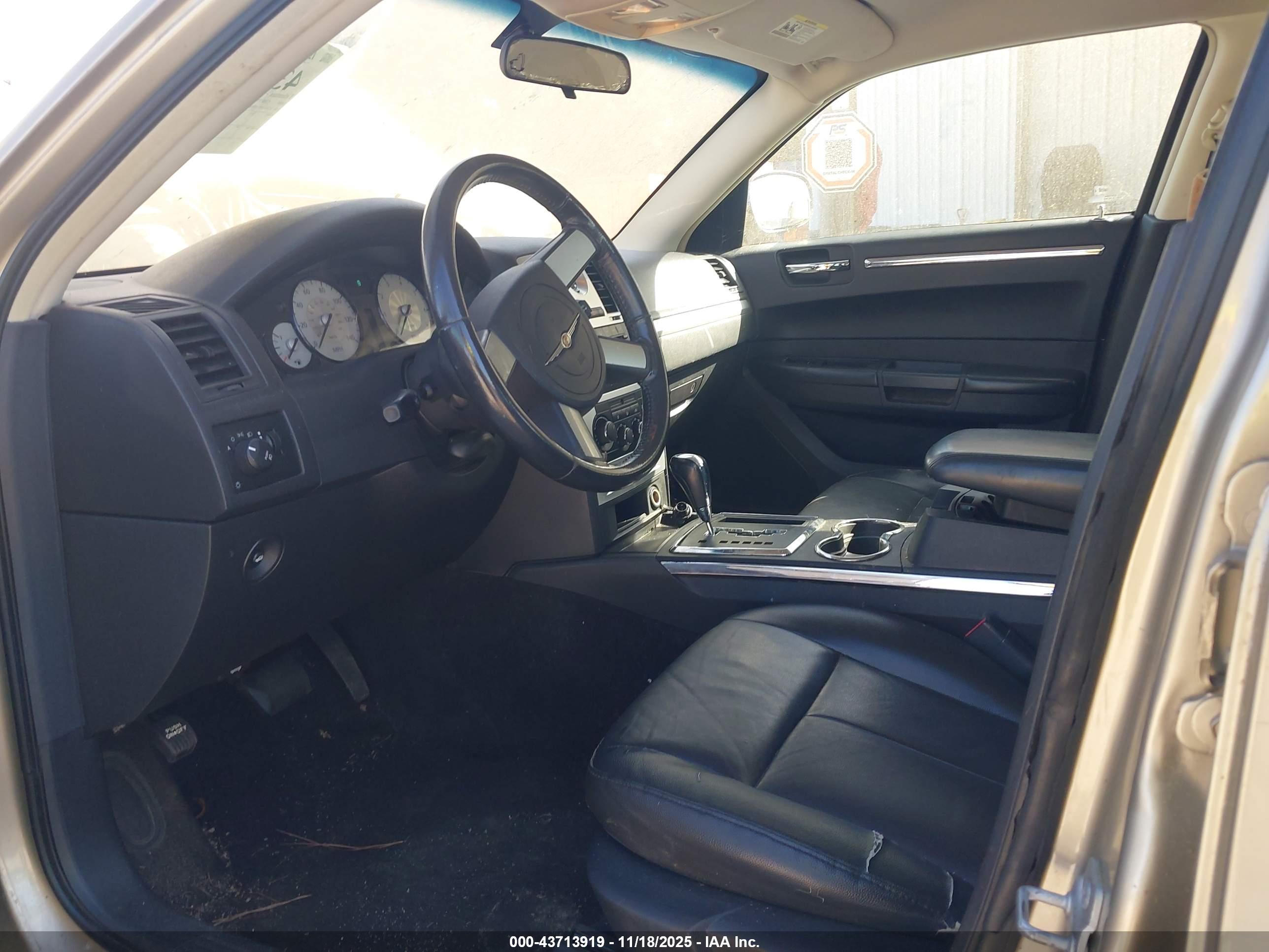 CHRYSLER 300 image 5