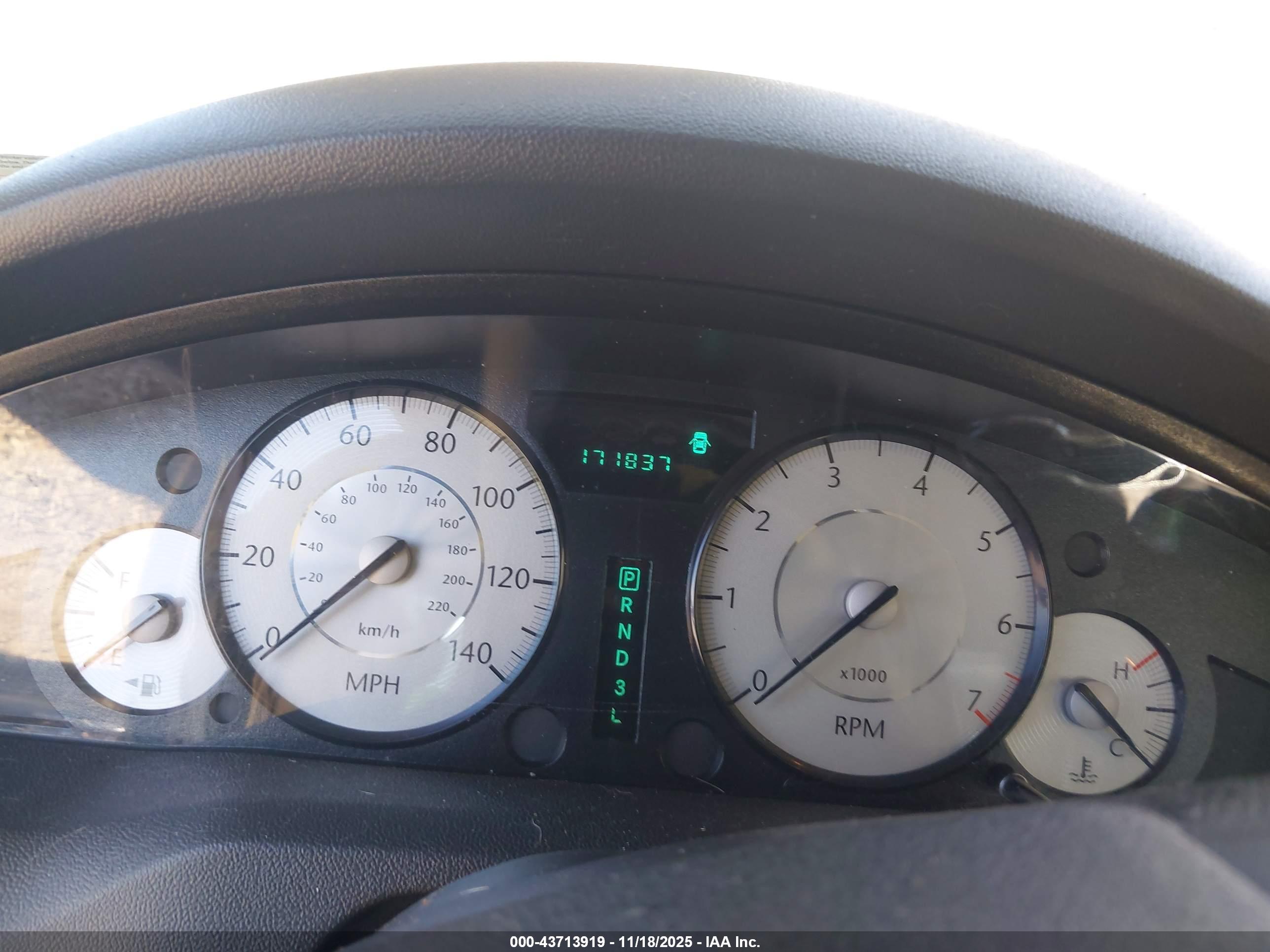 CHRYSLER 300 image 7