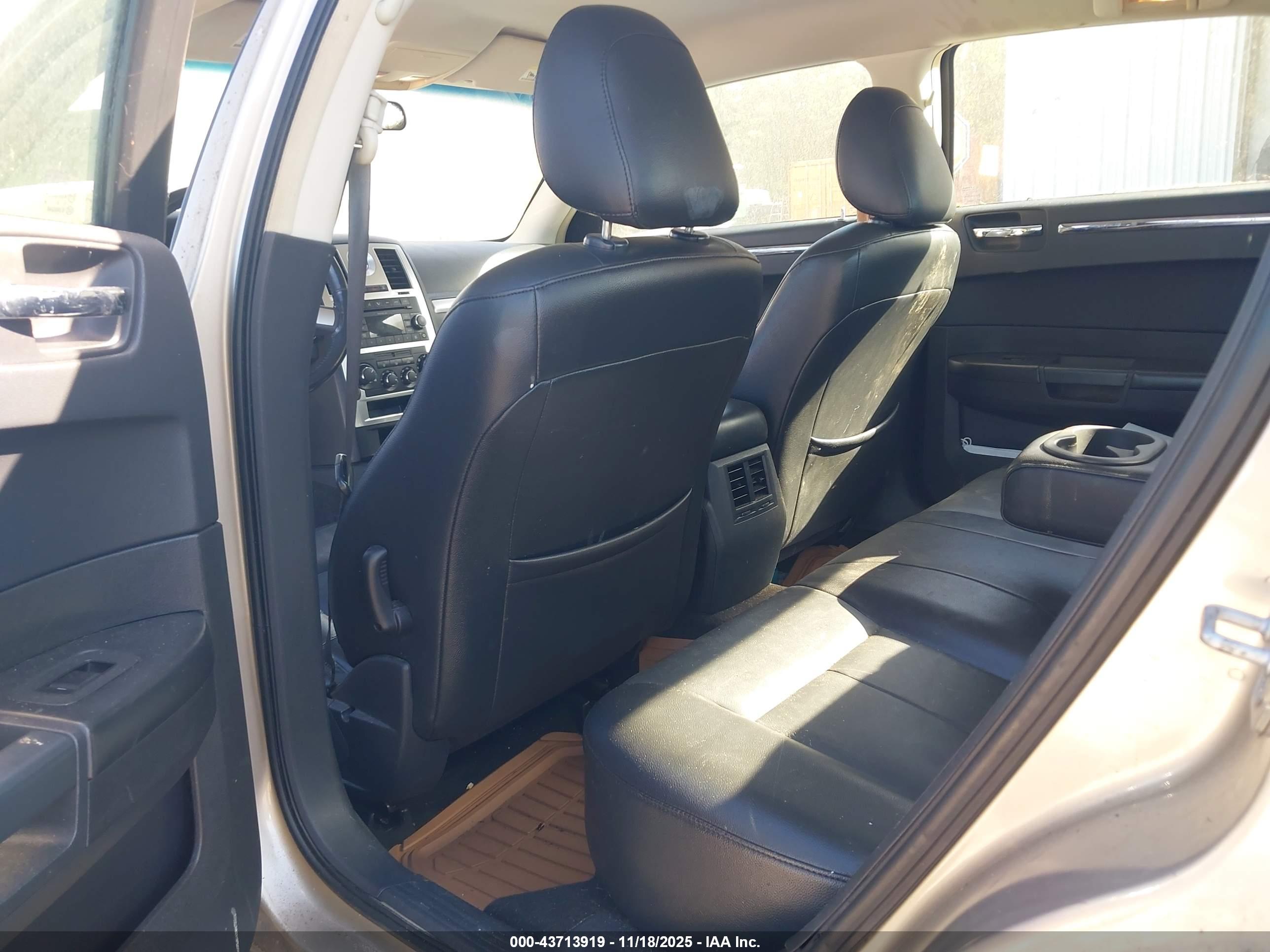 CHRYSLER 300 image 8