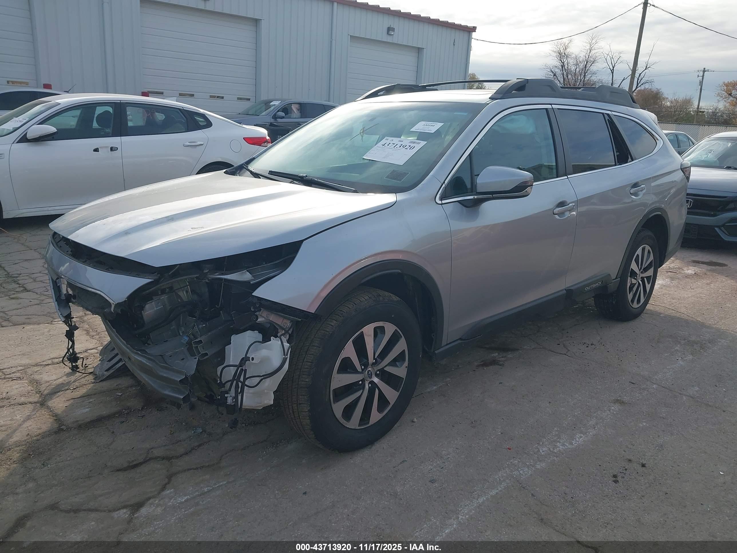 SUBARU OUTBACK image 2