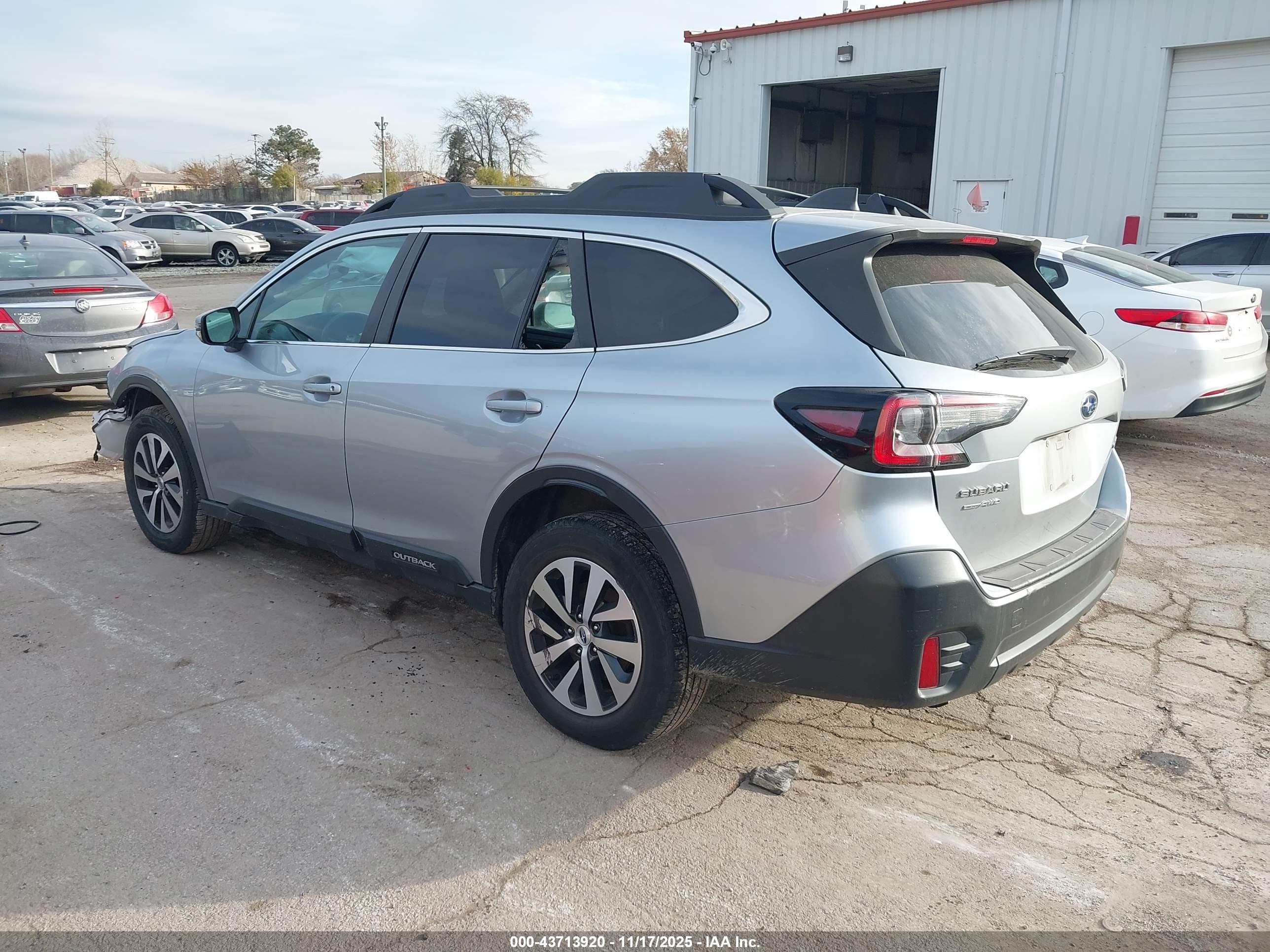 SUBARU OUTBACK image 3