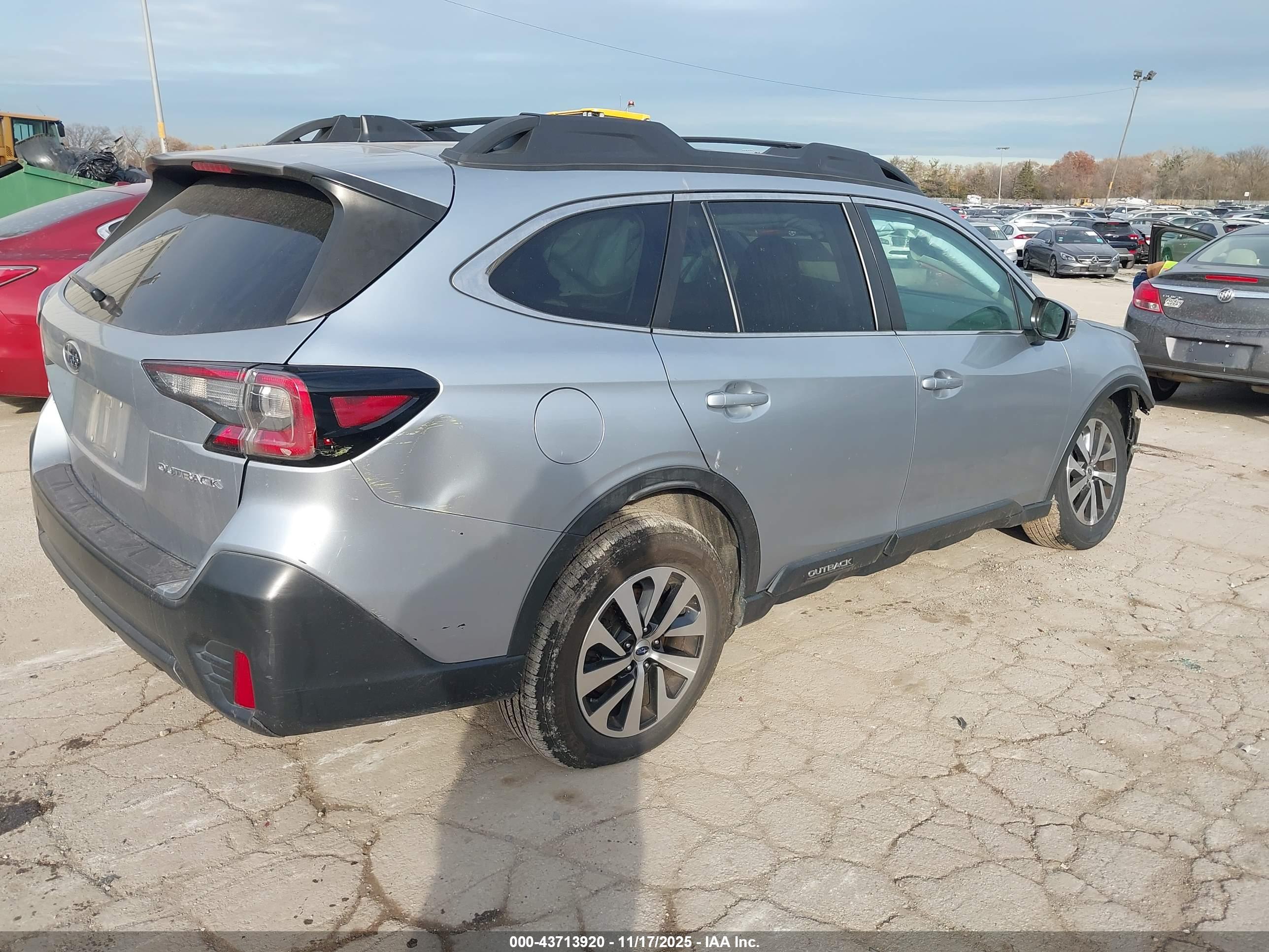 SUBARU OUTBACK image 4