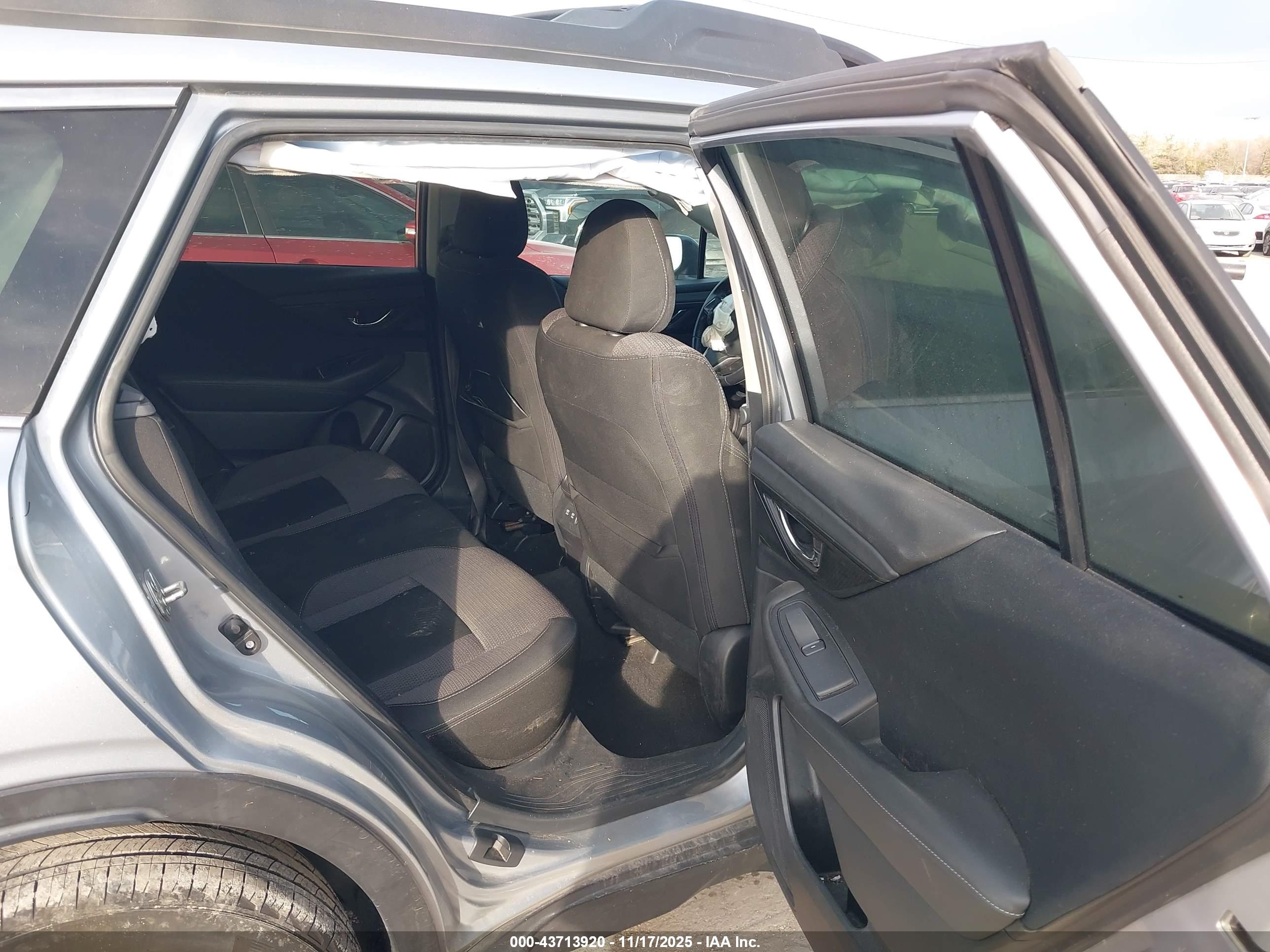 SUBARU OUTBACK image 8