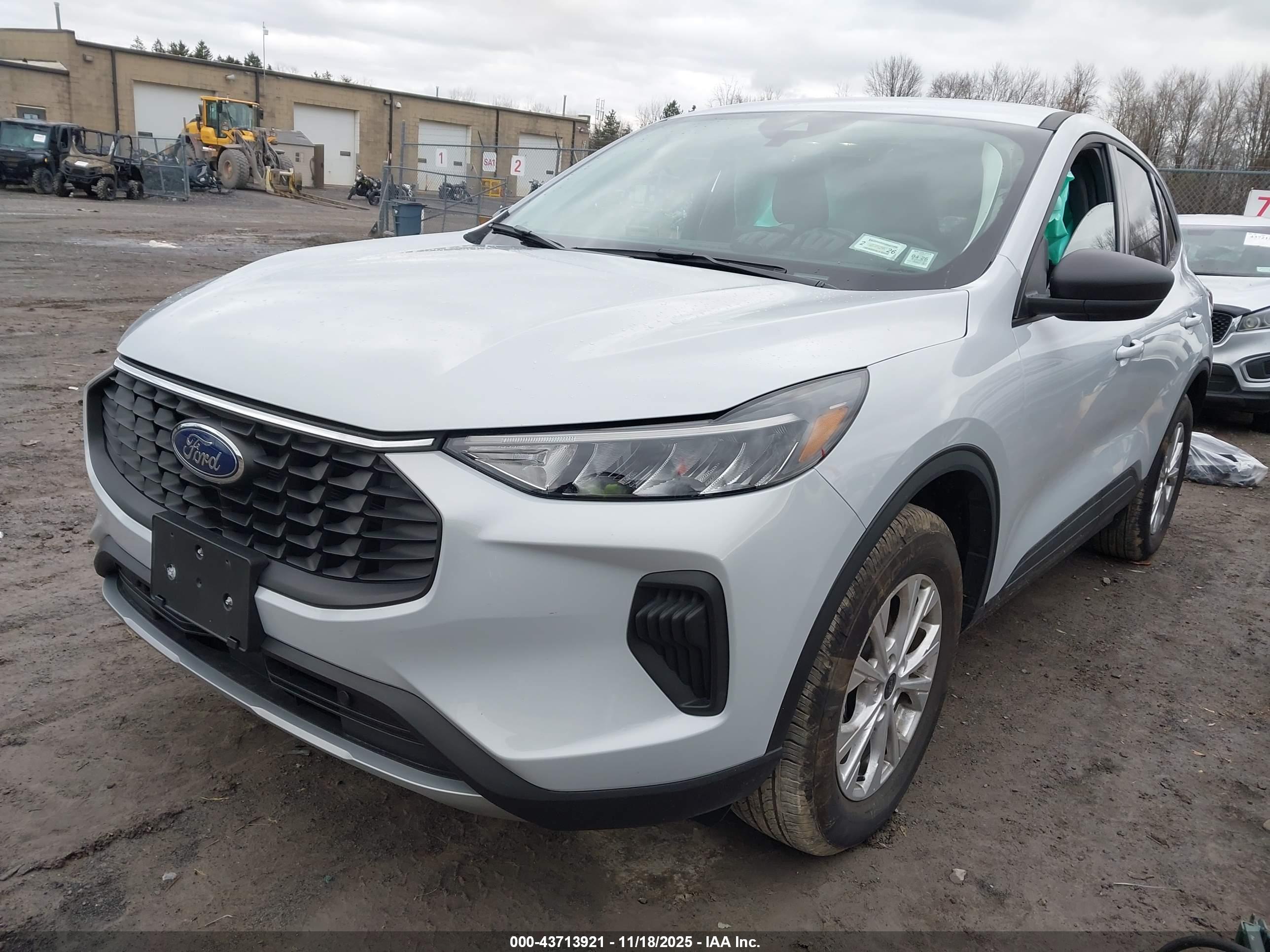 FORD ESCAPE image 2