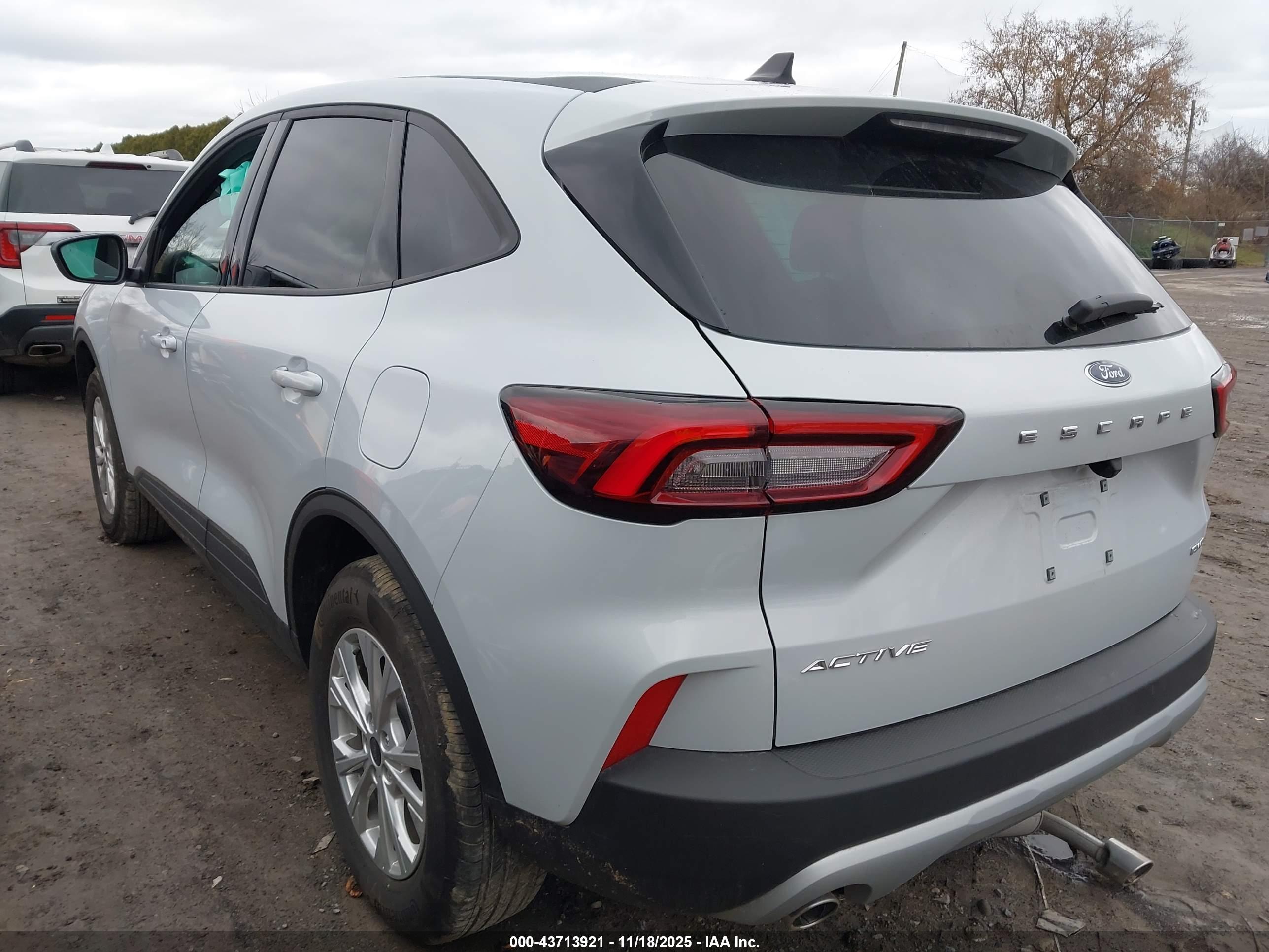 FORD ESCAPE image 3