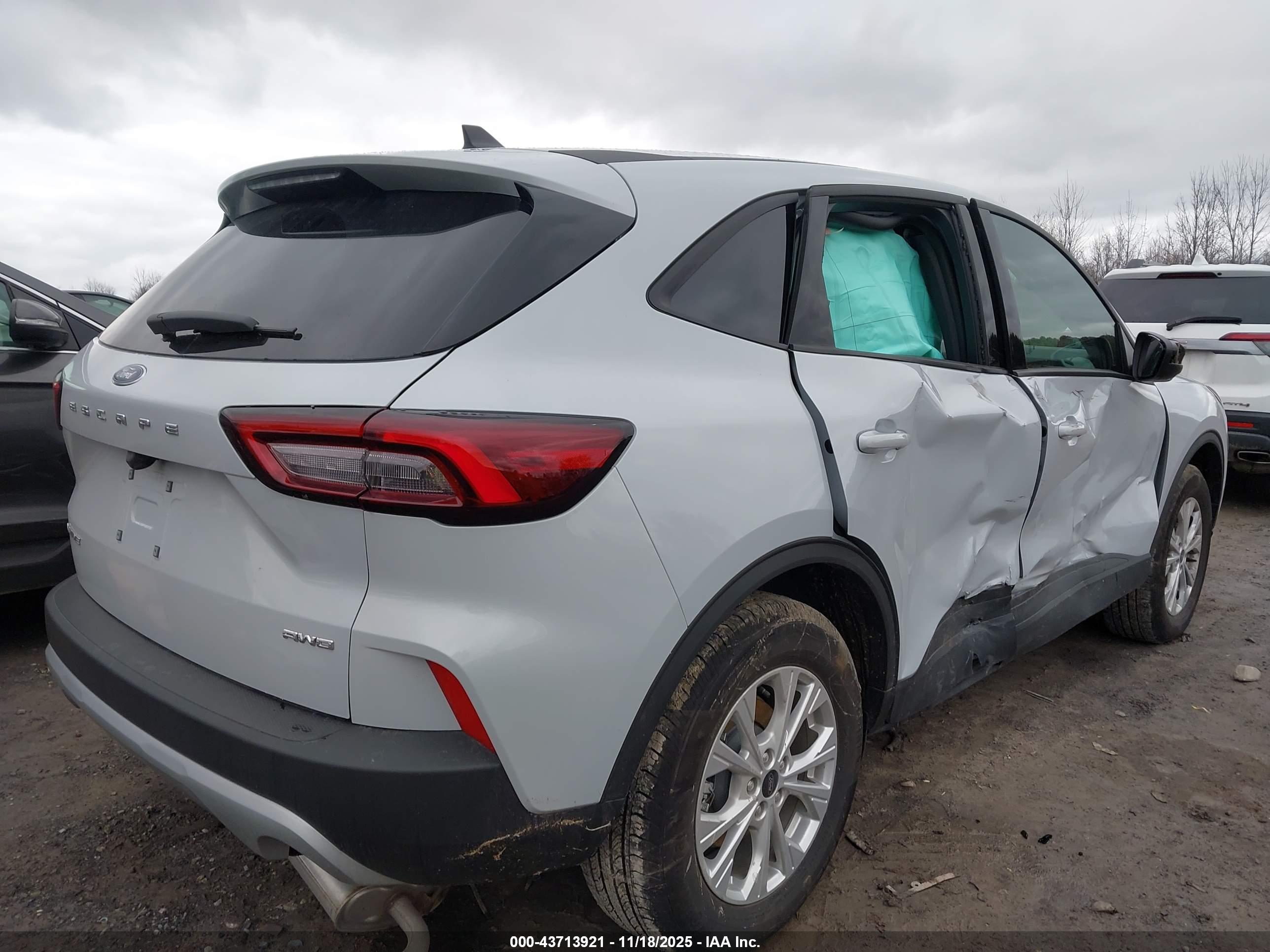 FORD ESCAPE image 4