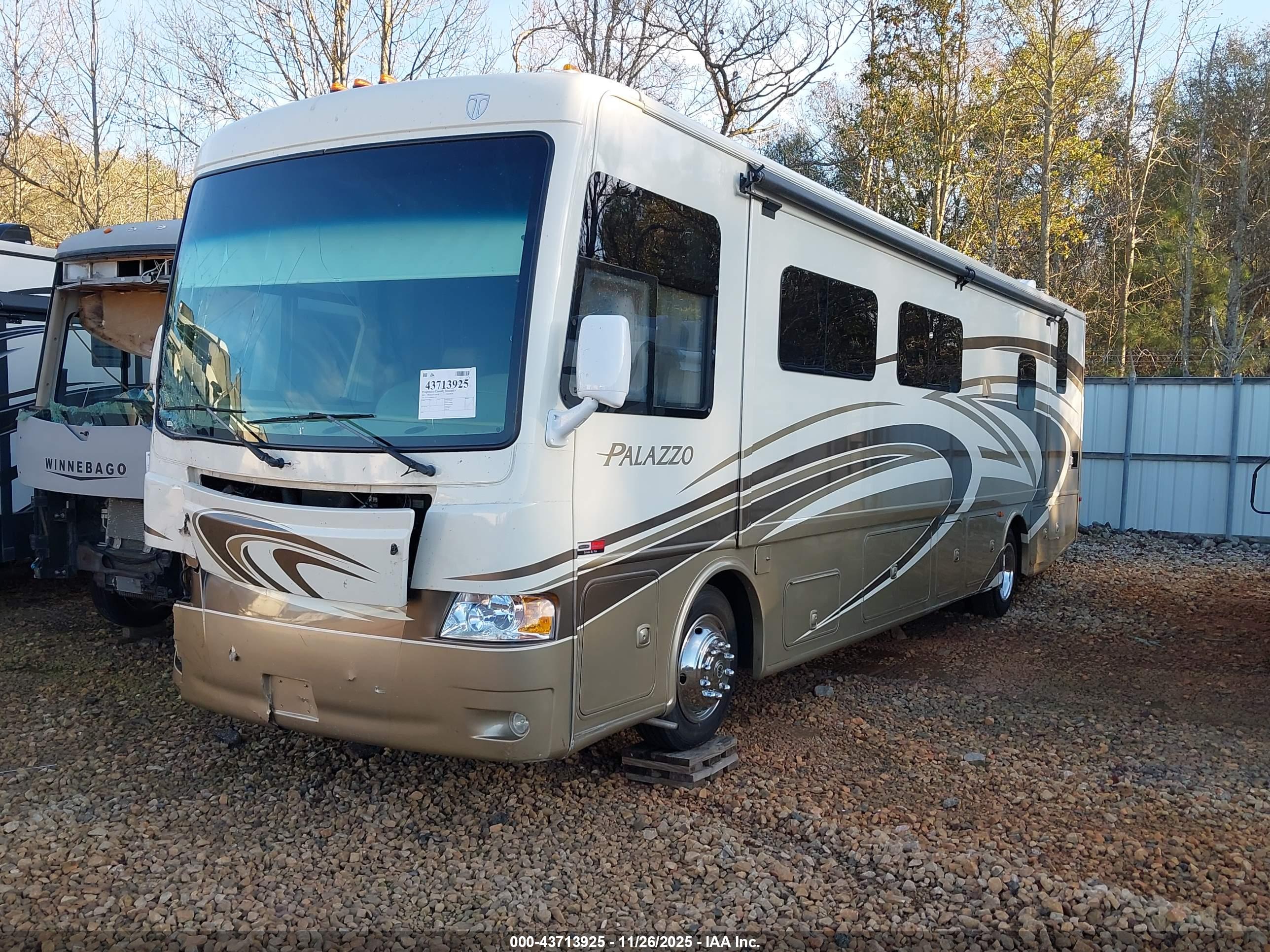 FREIGHTLINER CHASSIS image 2