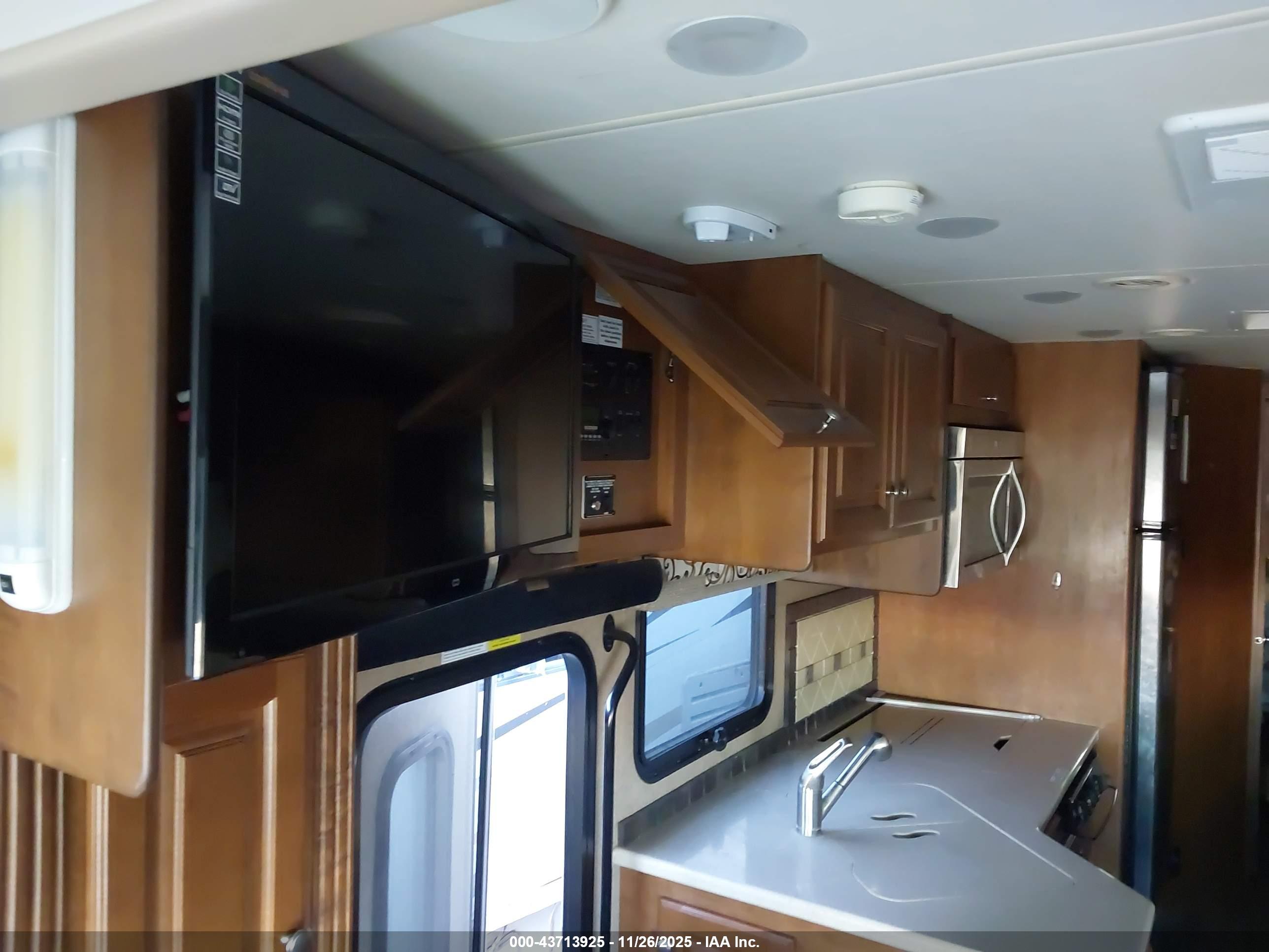 FREIGHTLINER CHASSIS image 5