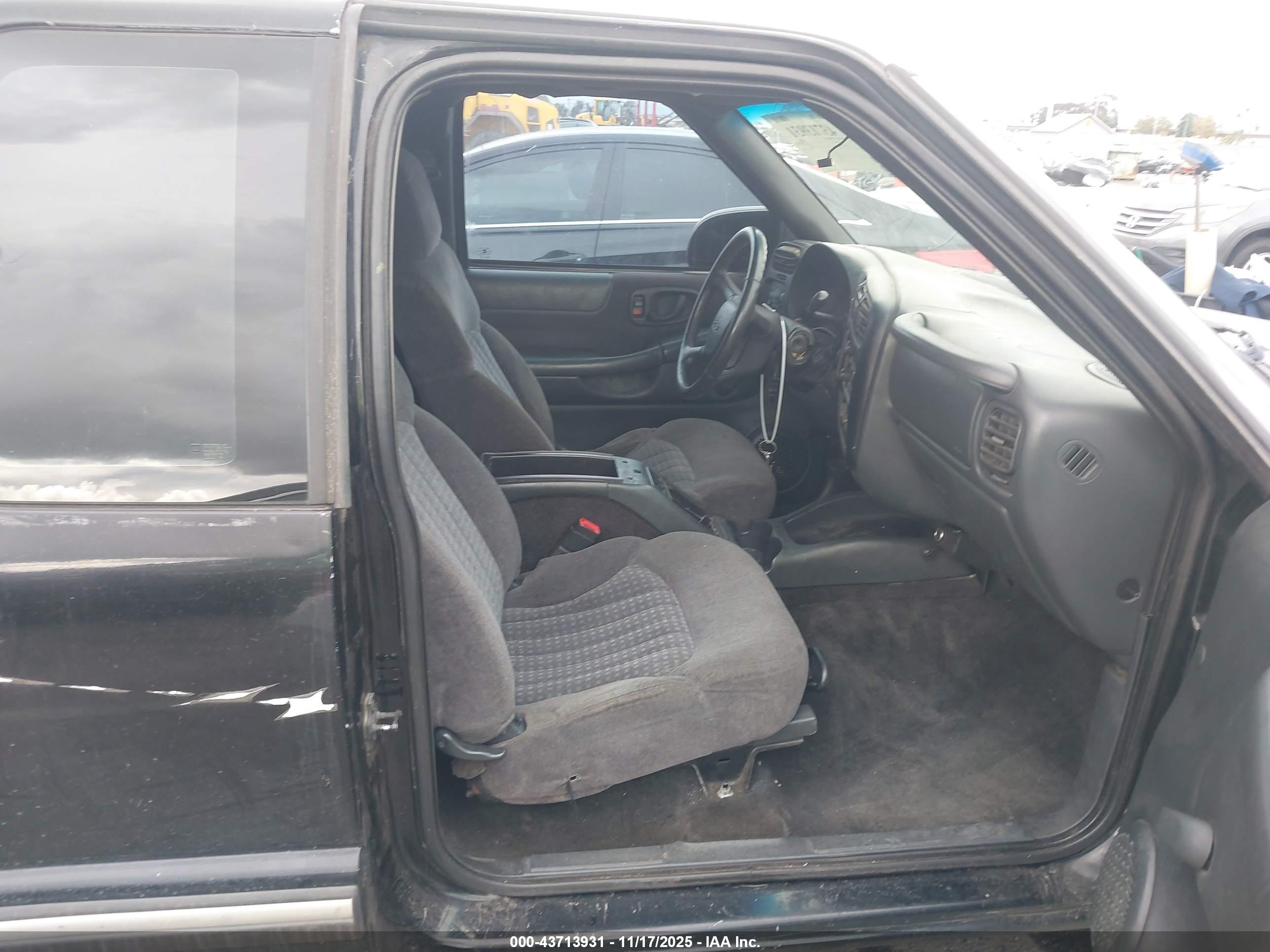 CHEVROLET S-10 image 5