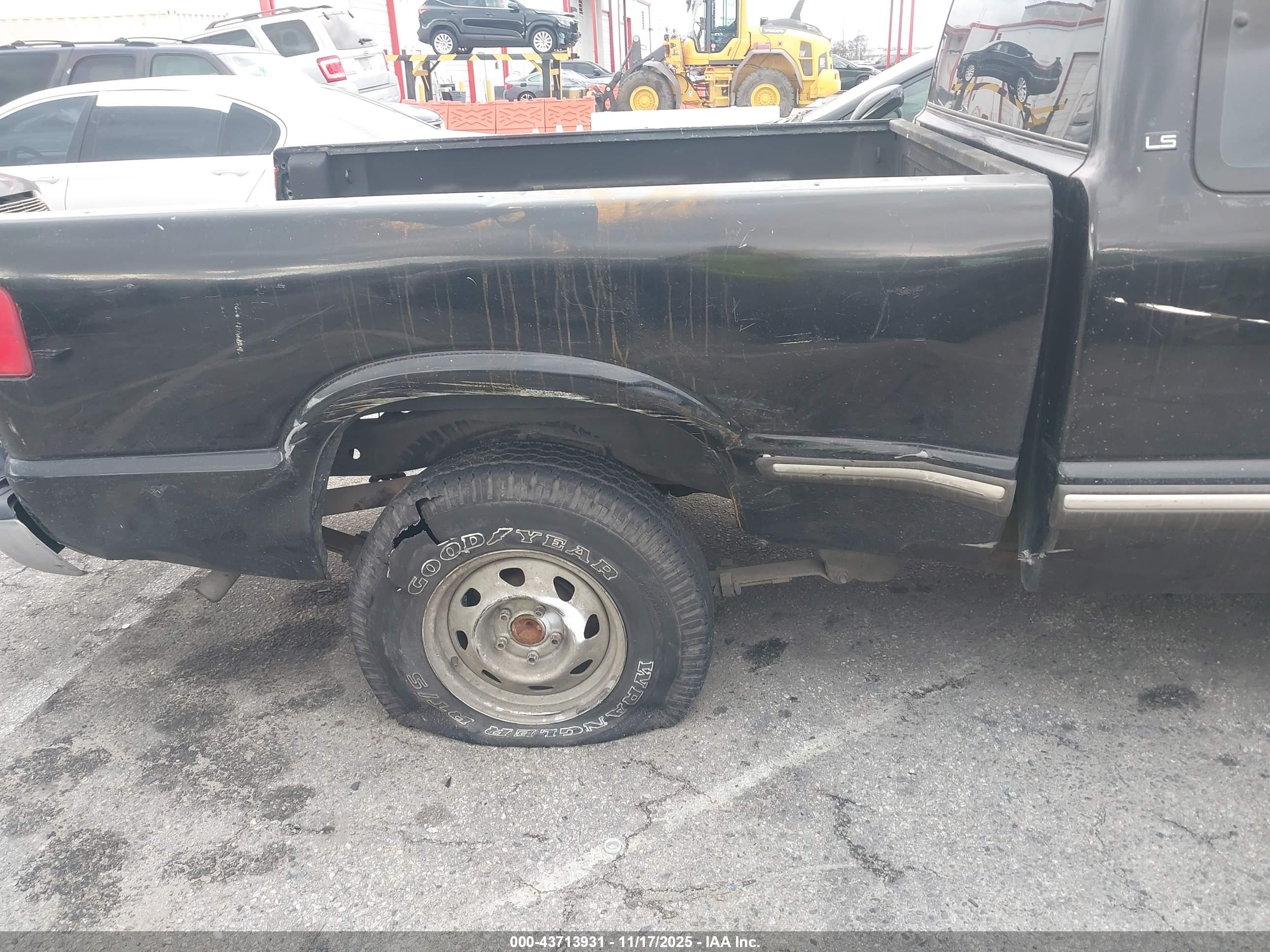 CHEVROLET S-10 image 6