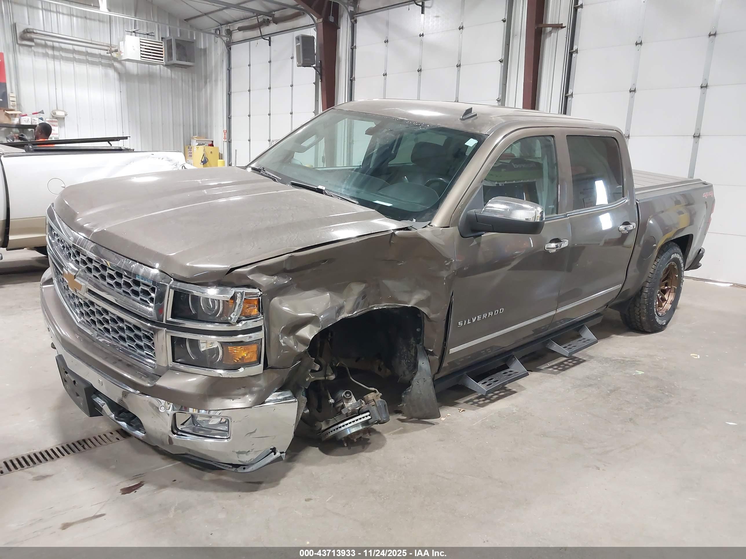 CHEVROLET SILVERADO image 2