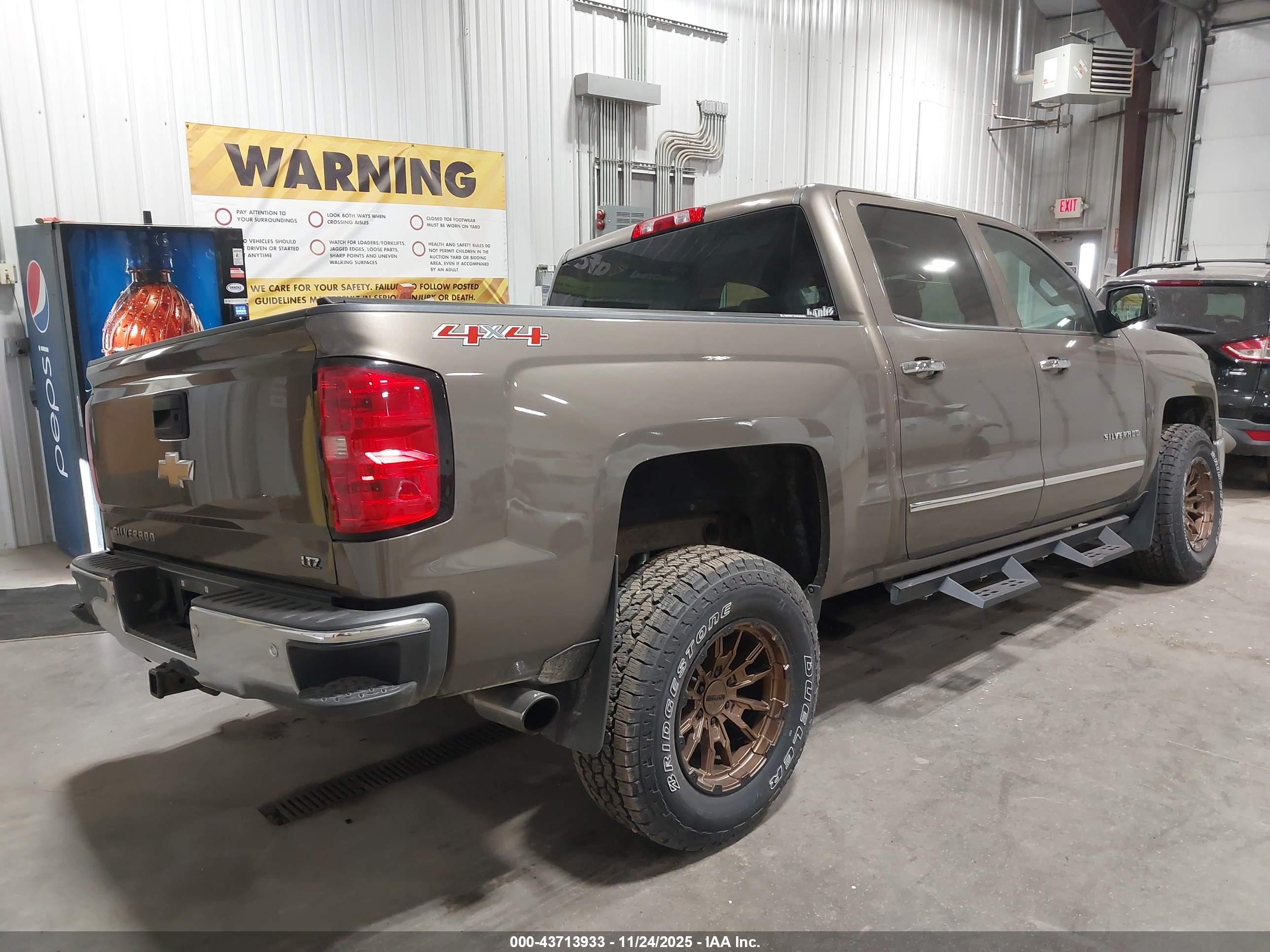 CHEVROLET SILVERADO image 4