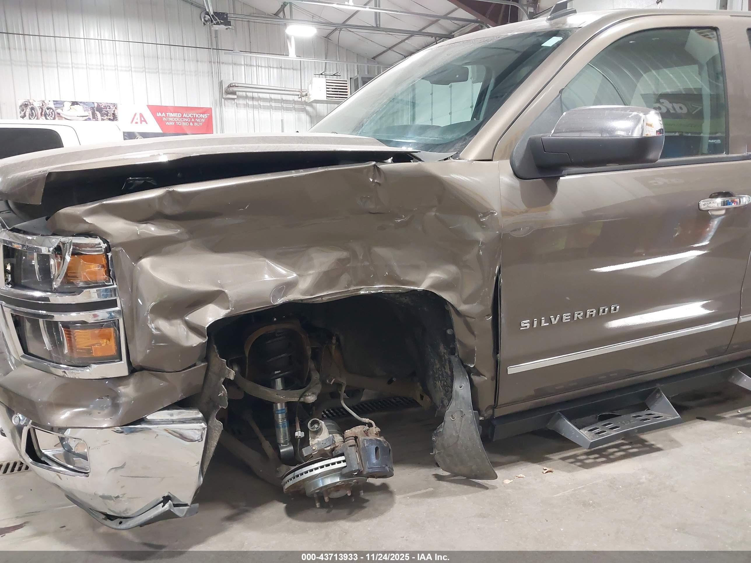 CHEVROLET SILVERADO image 6