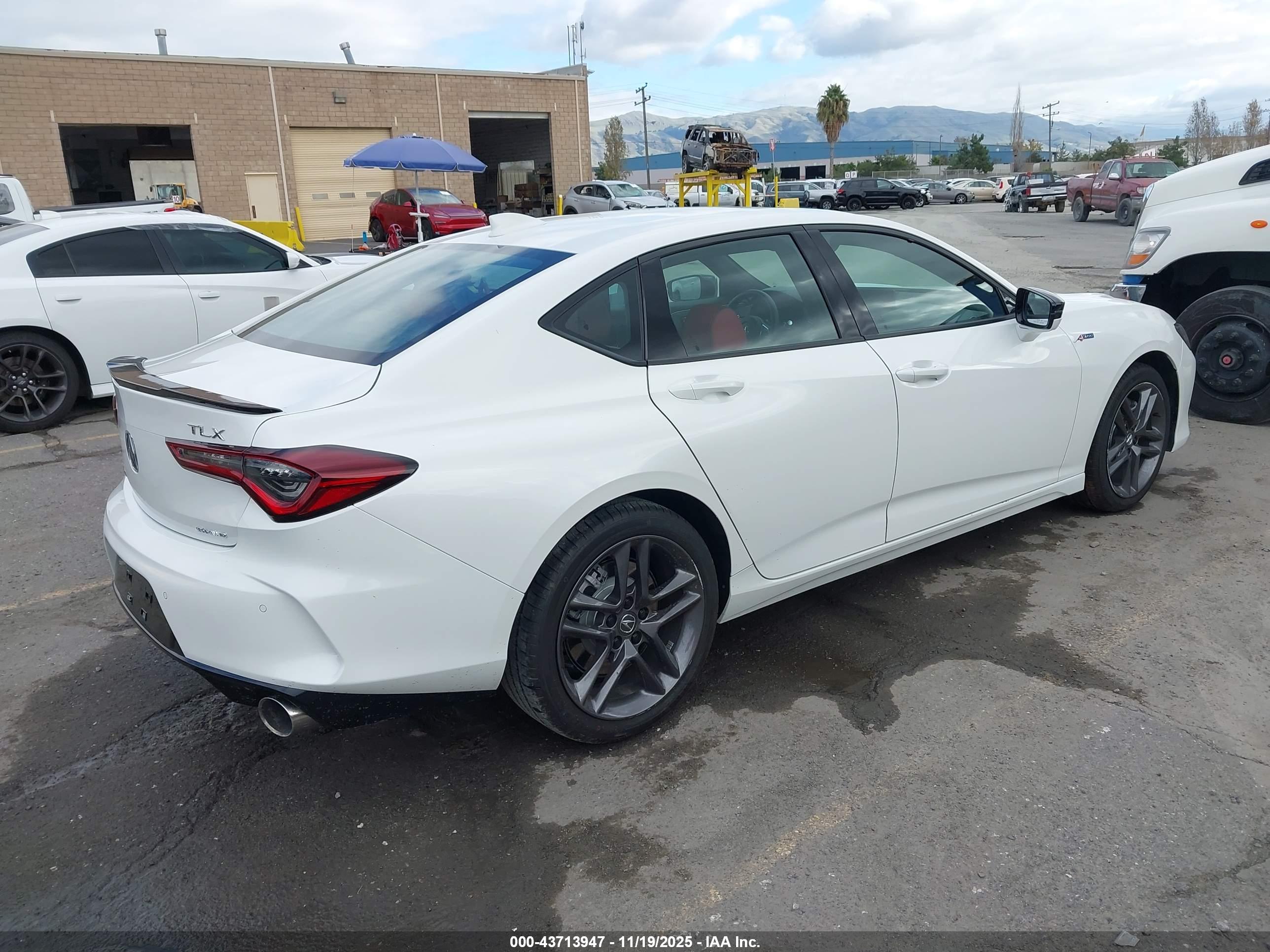 ACURA TLX image 4
