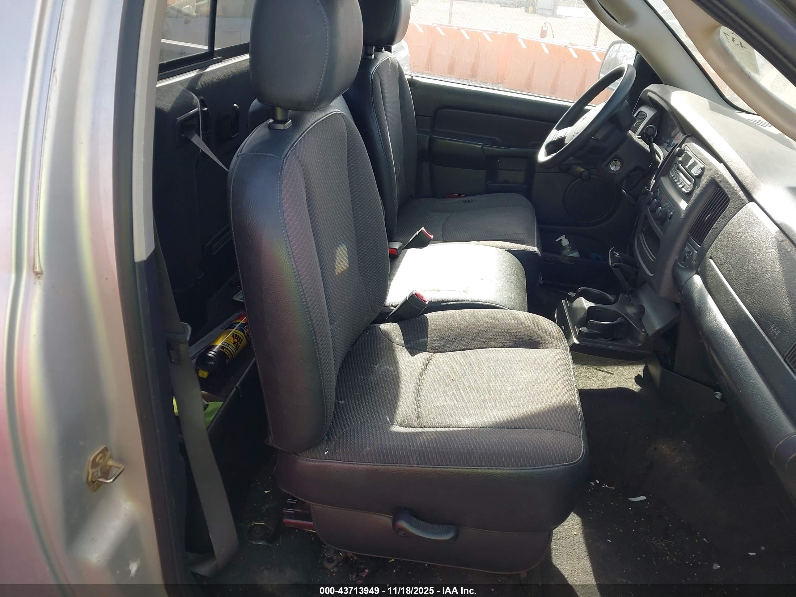 DODGE RAM image 8