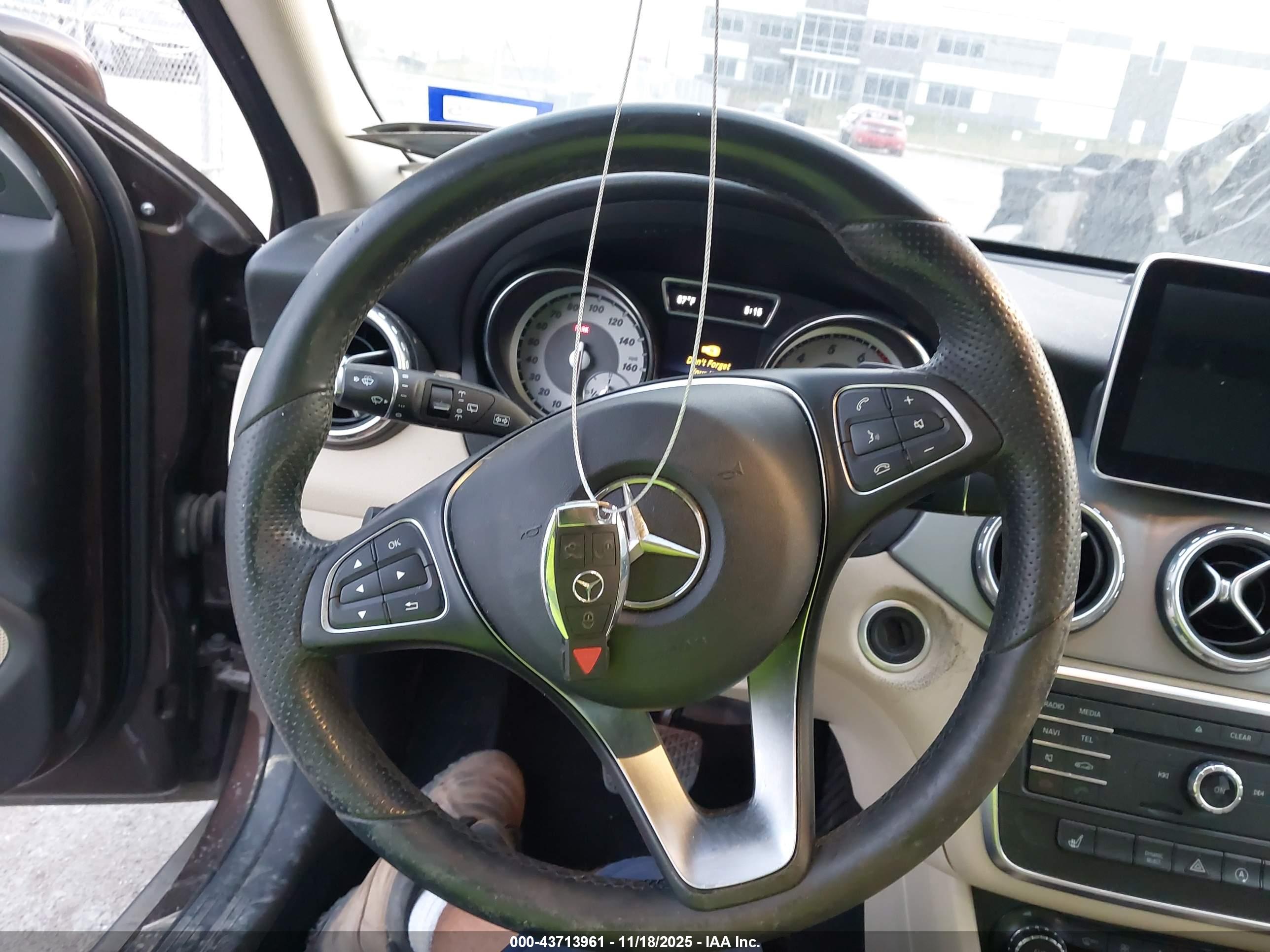 MERCEDES-BENZ GLA image 11