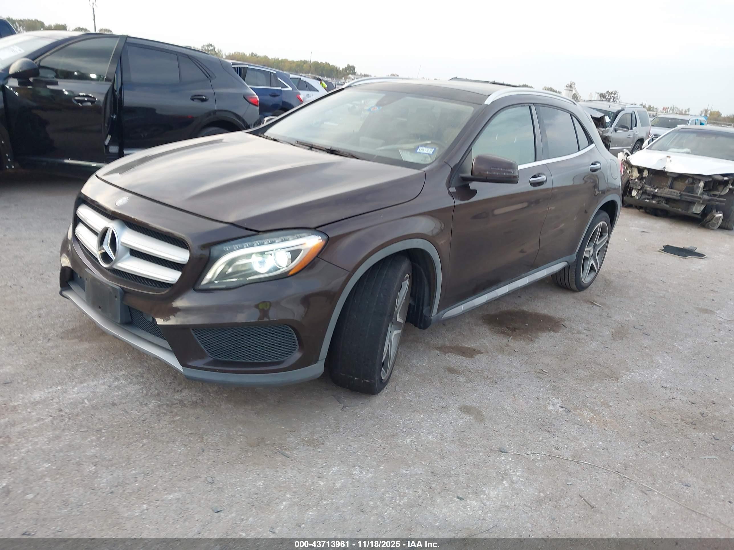 MERCEDES-BENZ GLA image 2