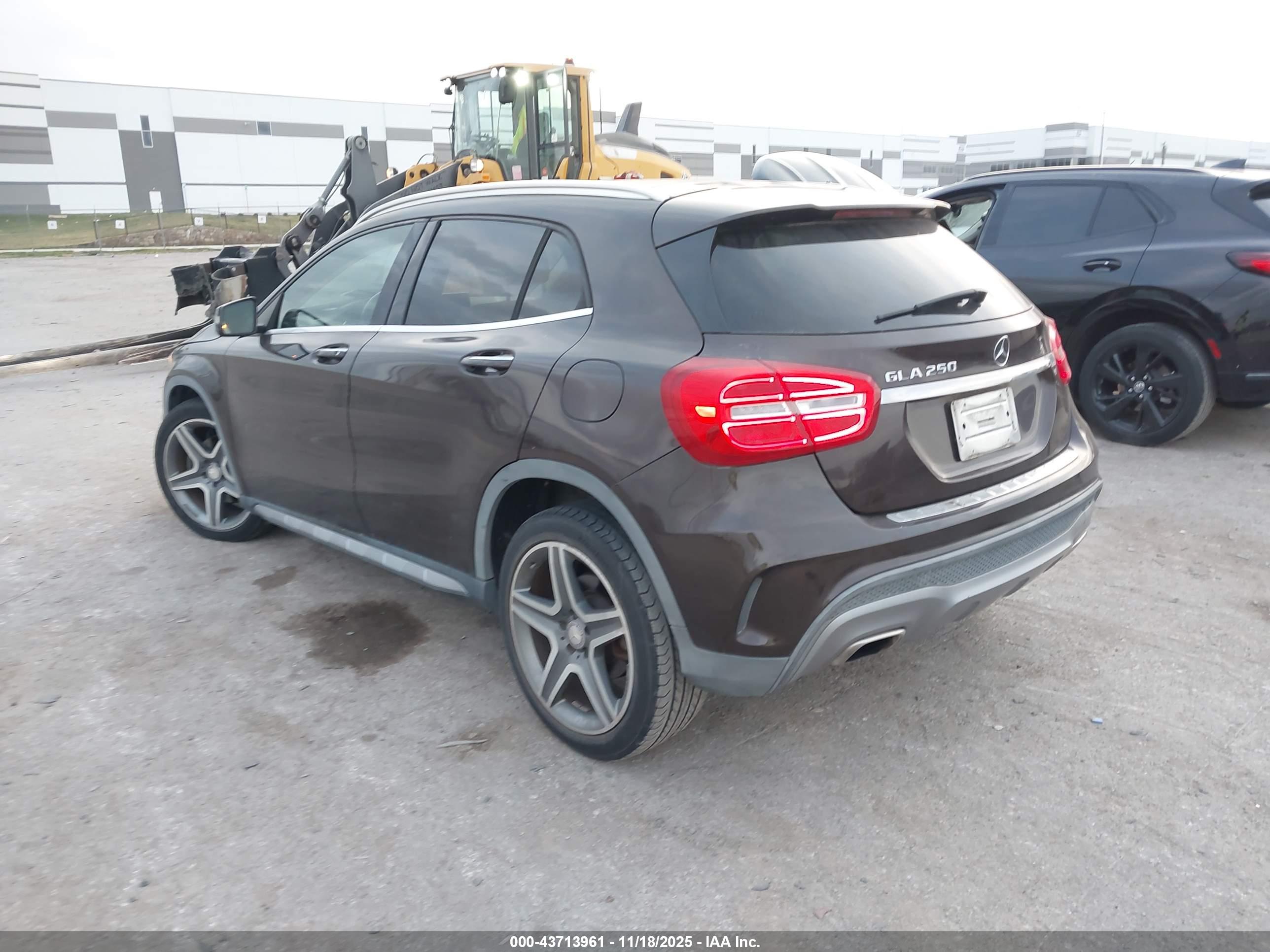 MERCEDES-BENZ GLA image 3