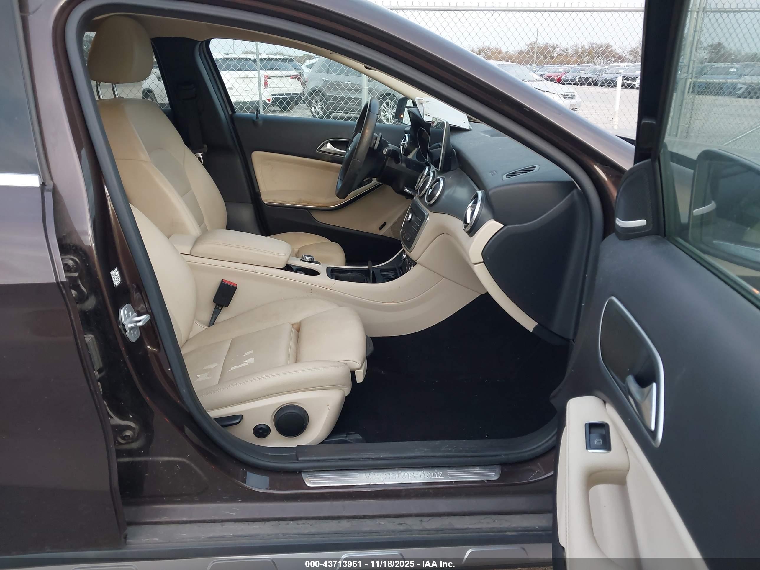 MERCEDES-BENZ GLA image 5
