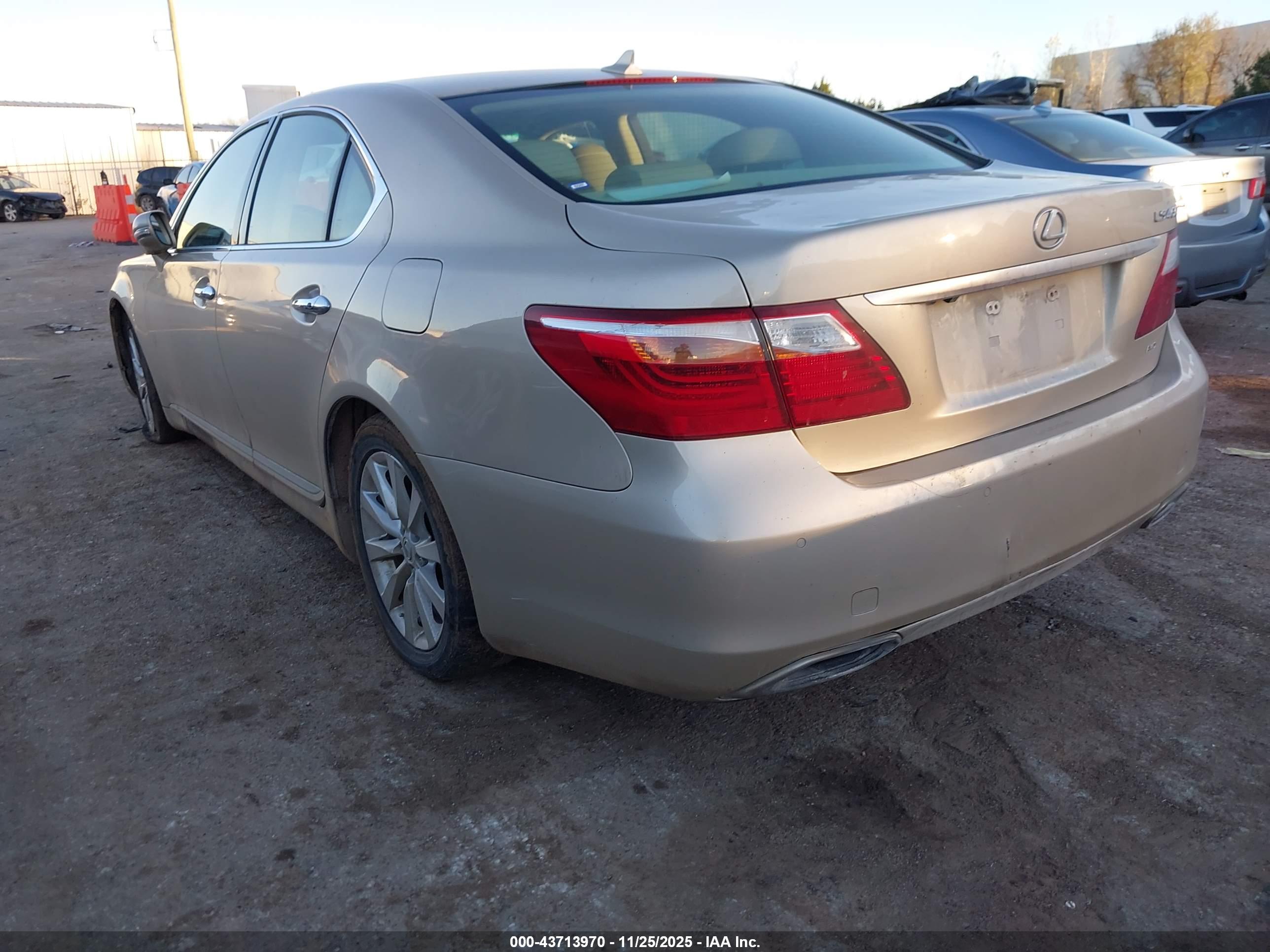 LEXUS LS image 3