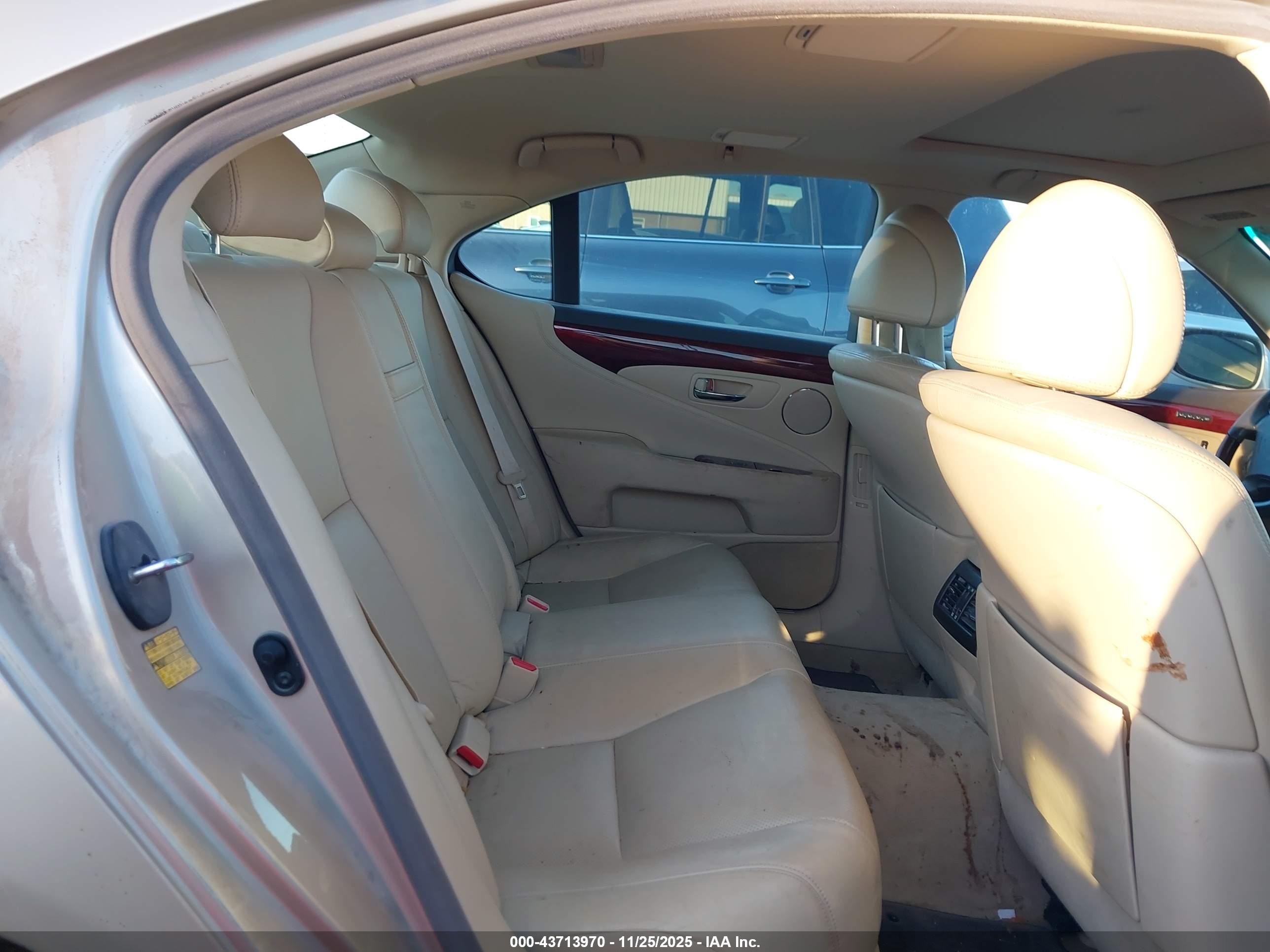 LEXUS LS image 8