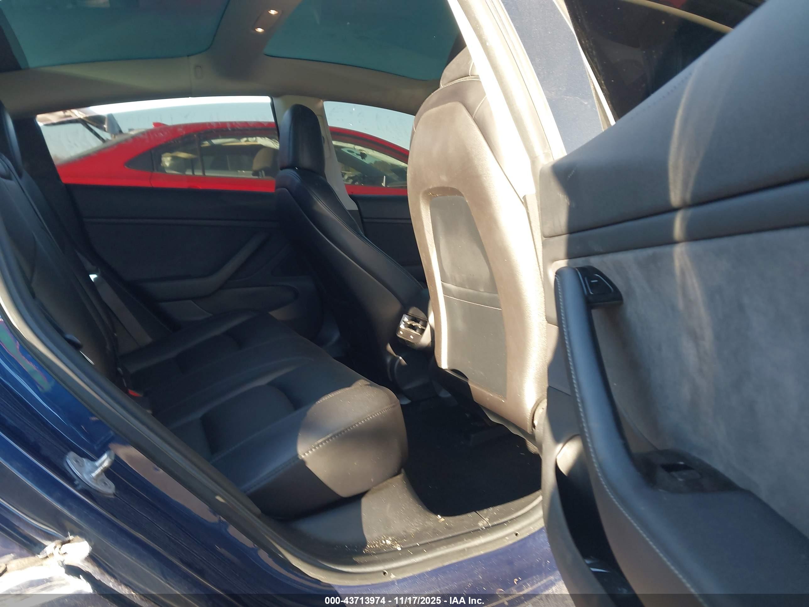 TESLA MODEL image 8