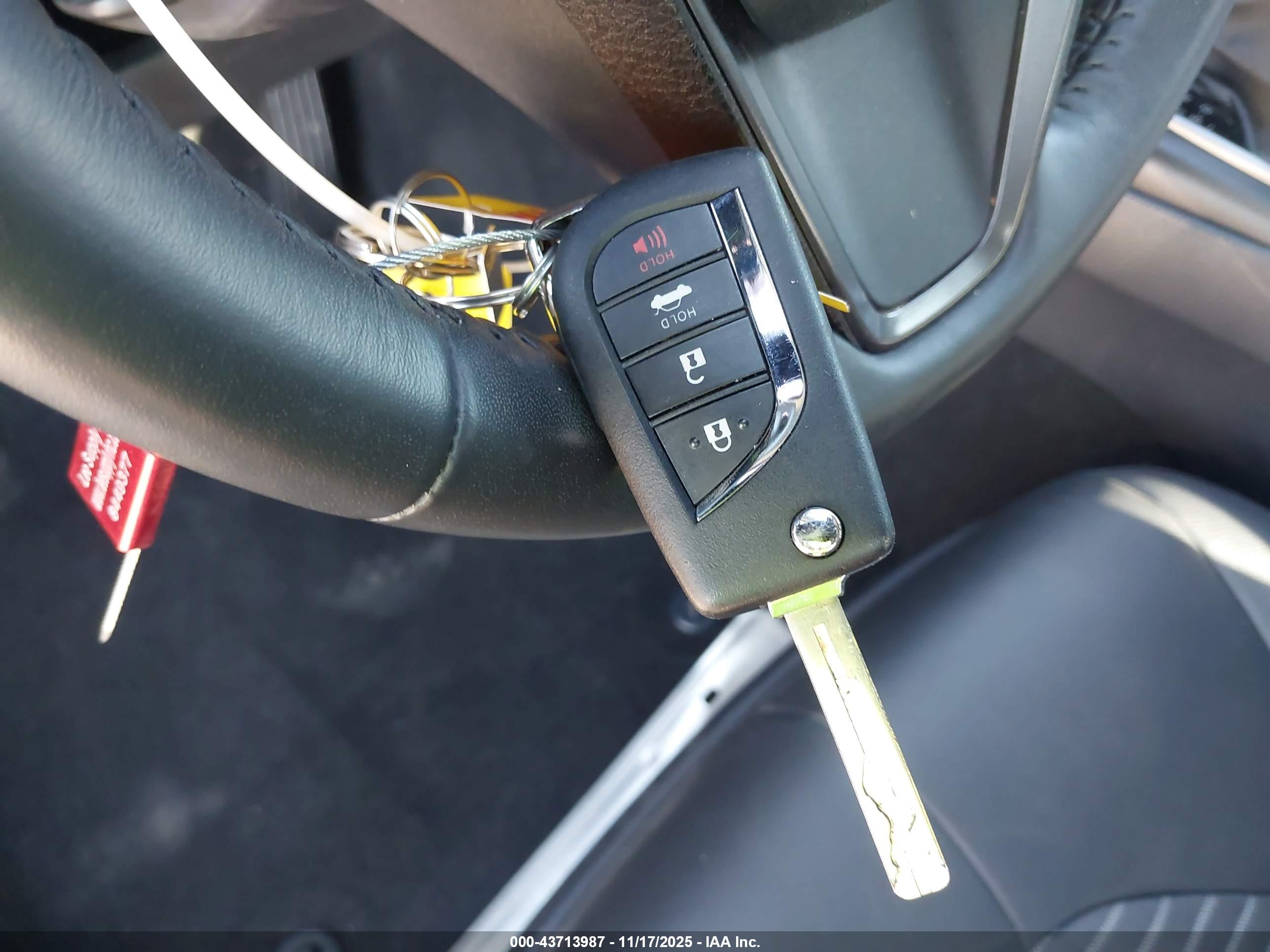 TOYOTA CAMRY image 11