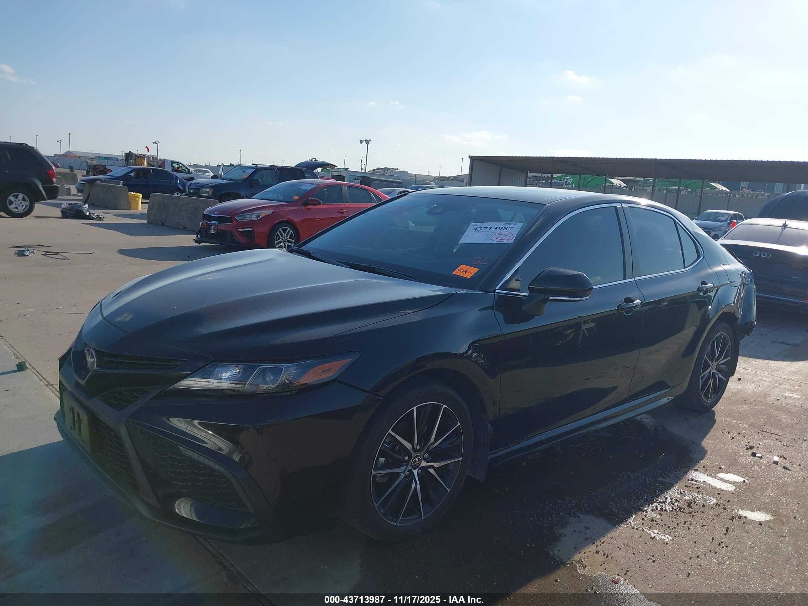 TOYOTA CAMRY image 2