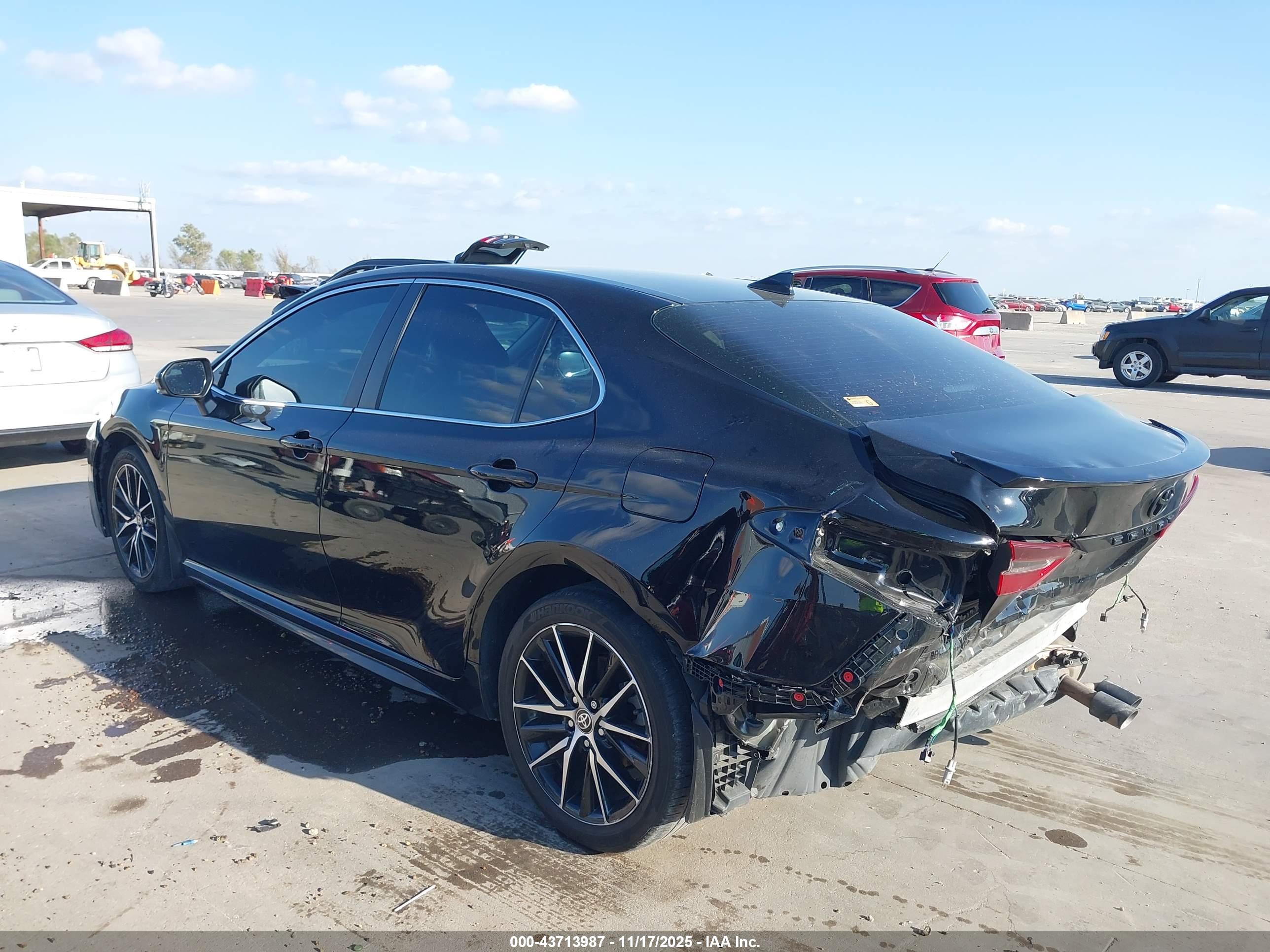 TOYOTA CAMRY image 3
