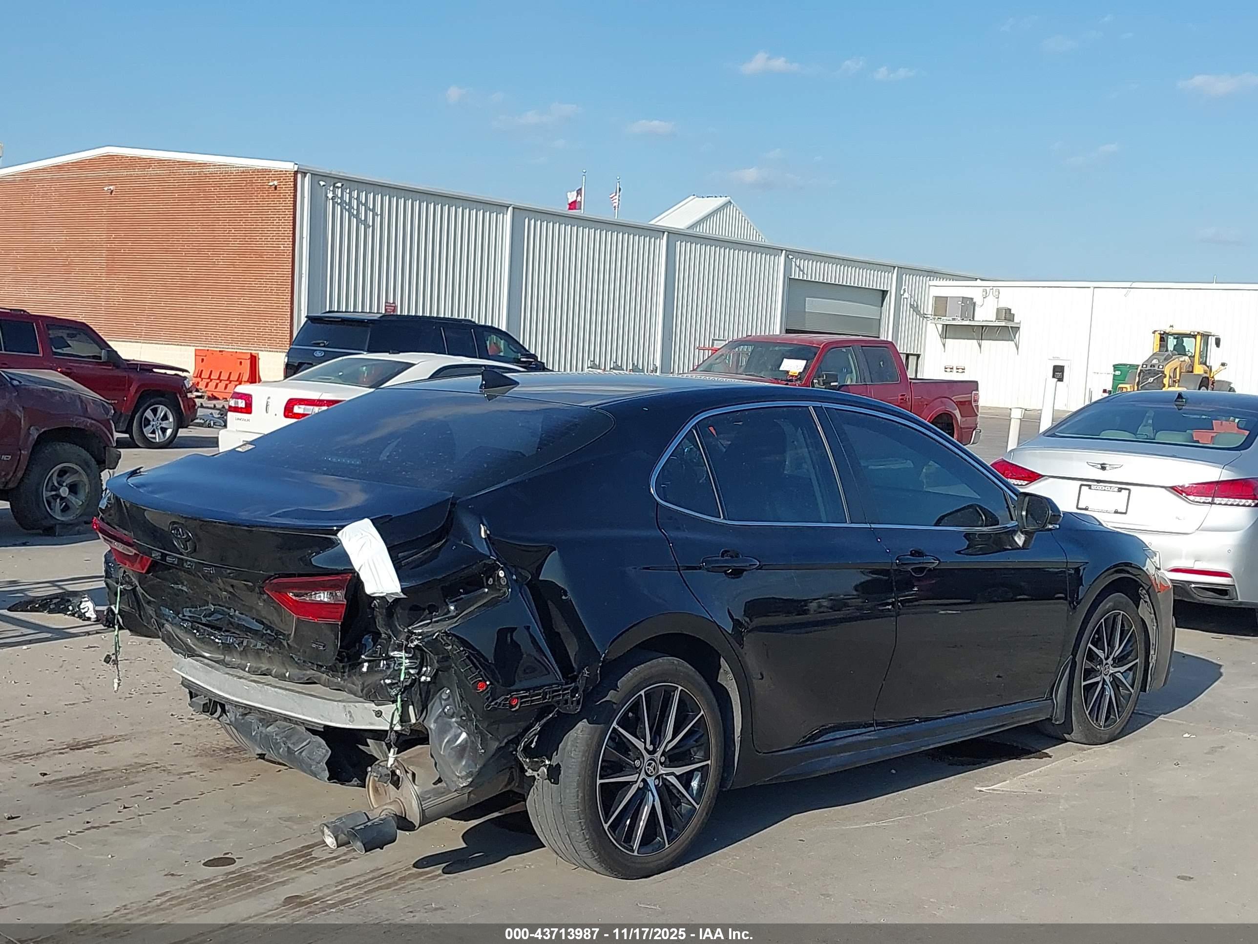 TOYOTA CAMRY image 4