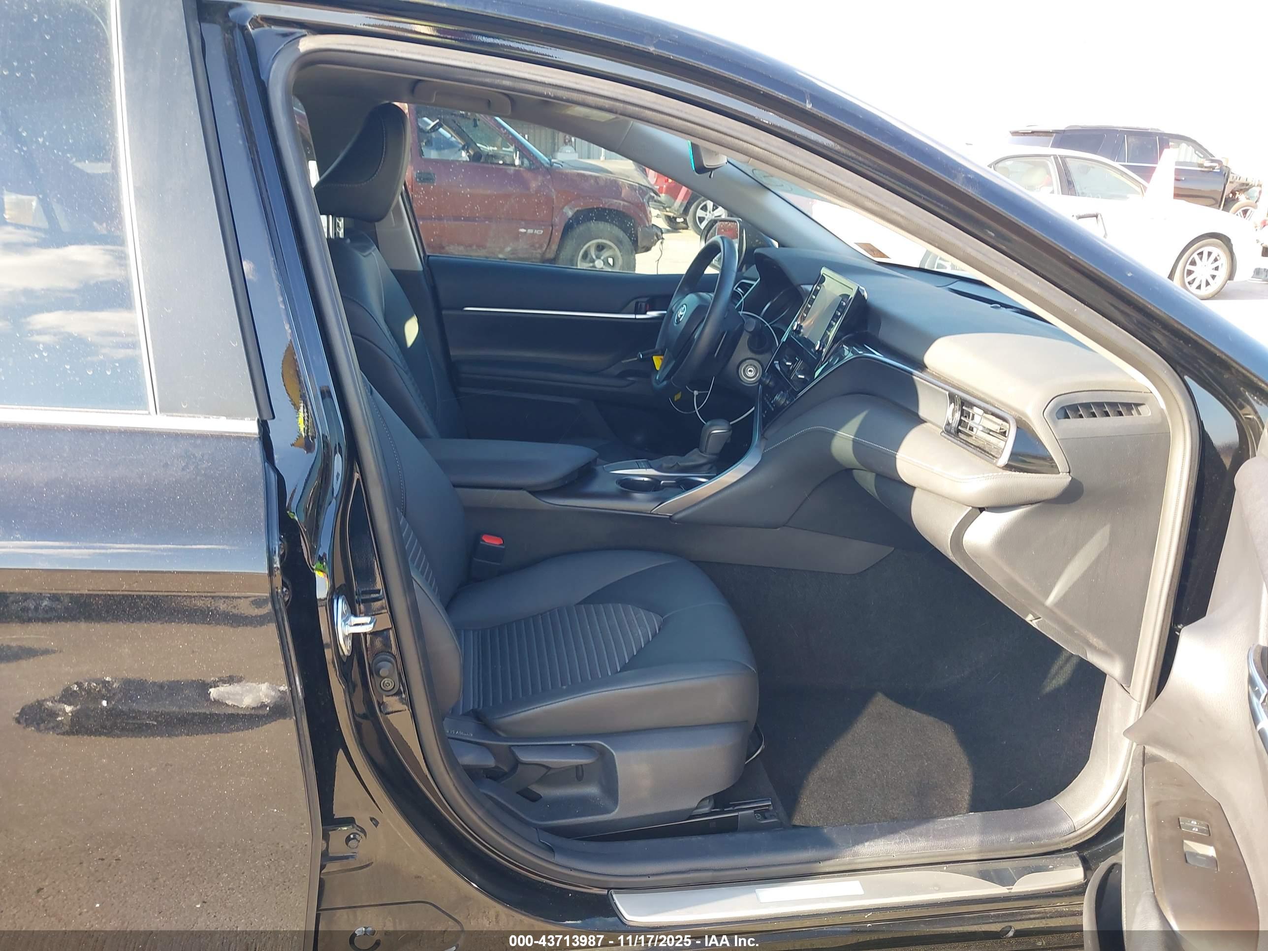 TOYOTA CAMRY image 5