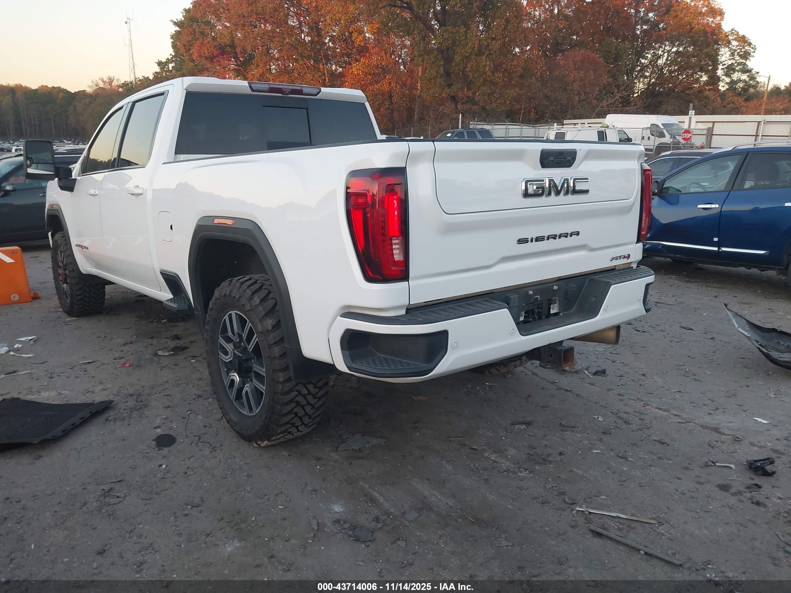 GMC SIERRA image 3