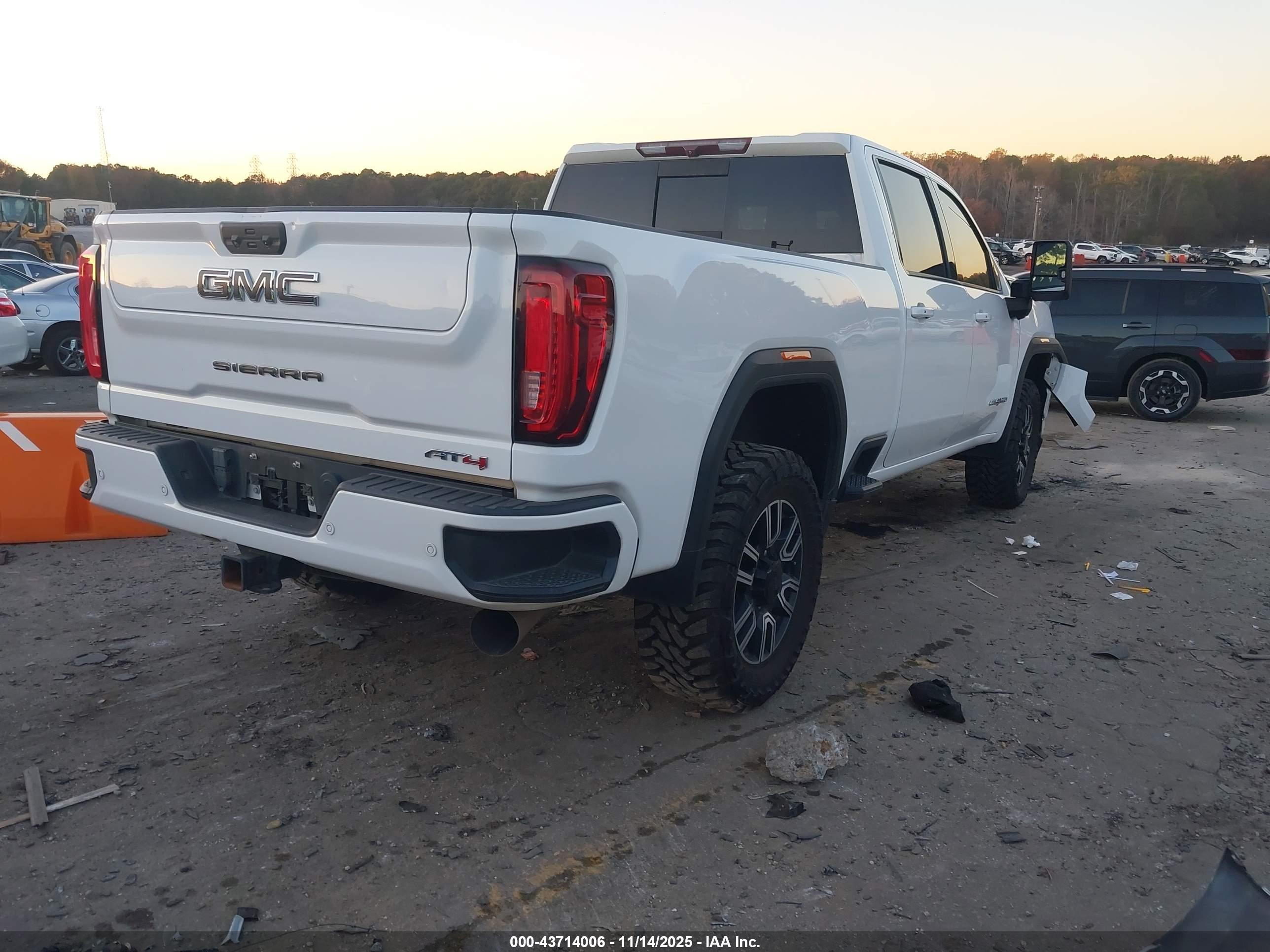 GMC SIERRA image 4