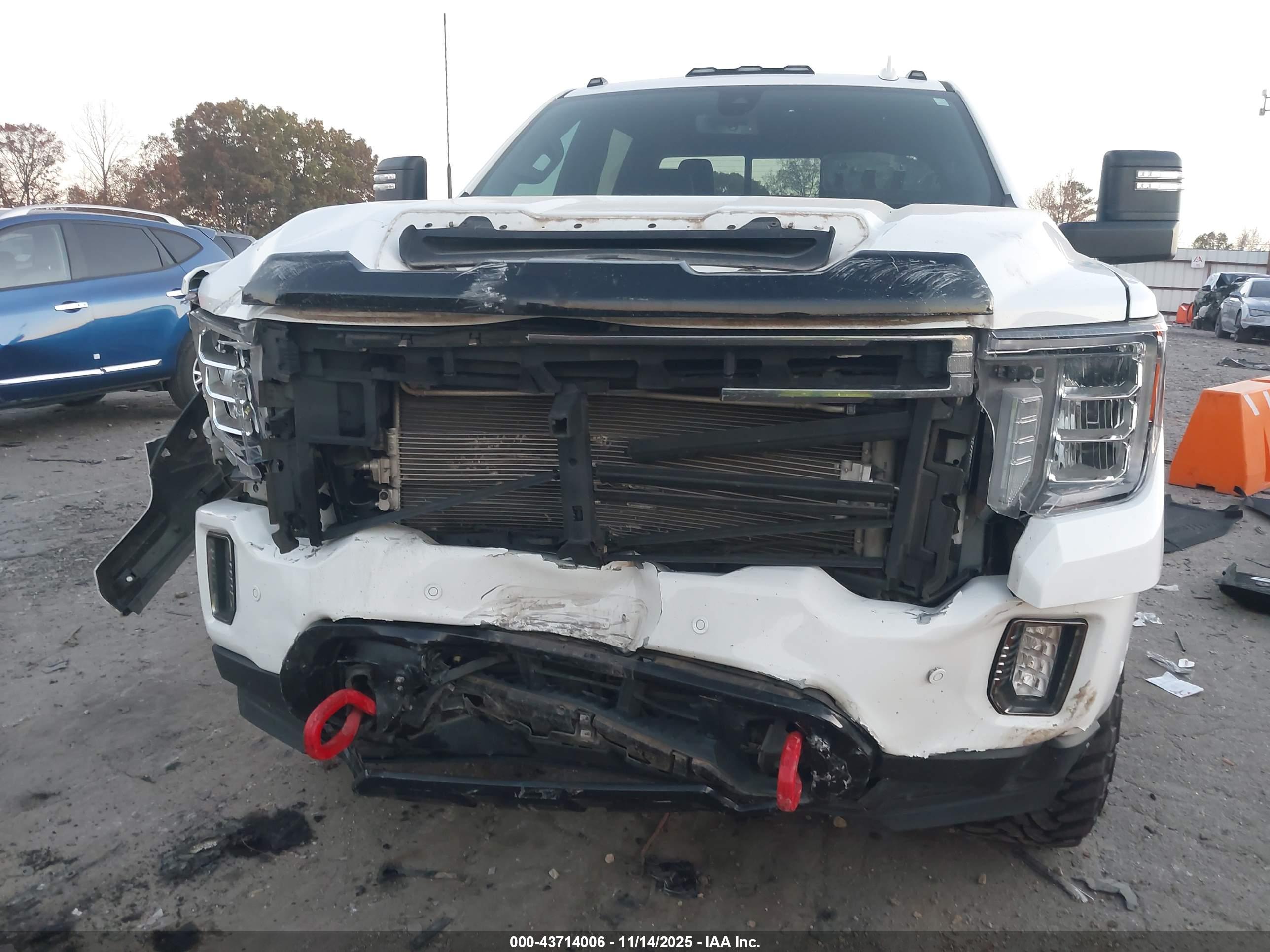 GMC SIERRA image 6