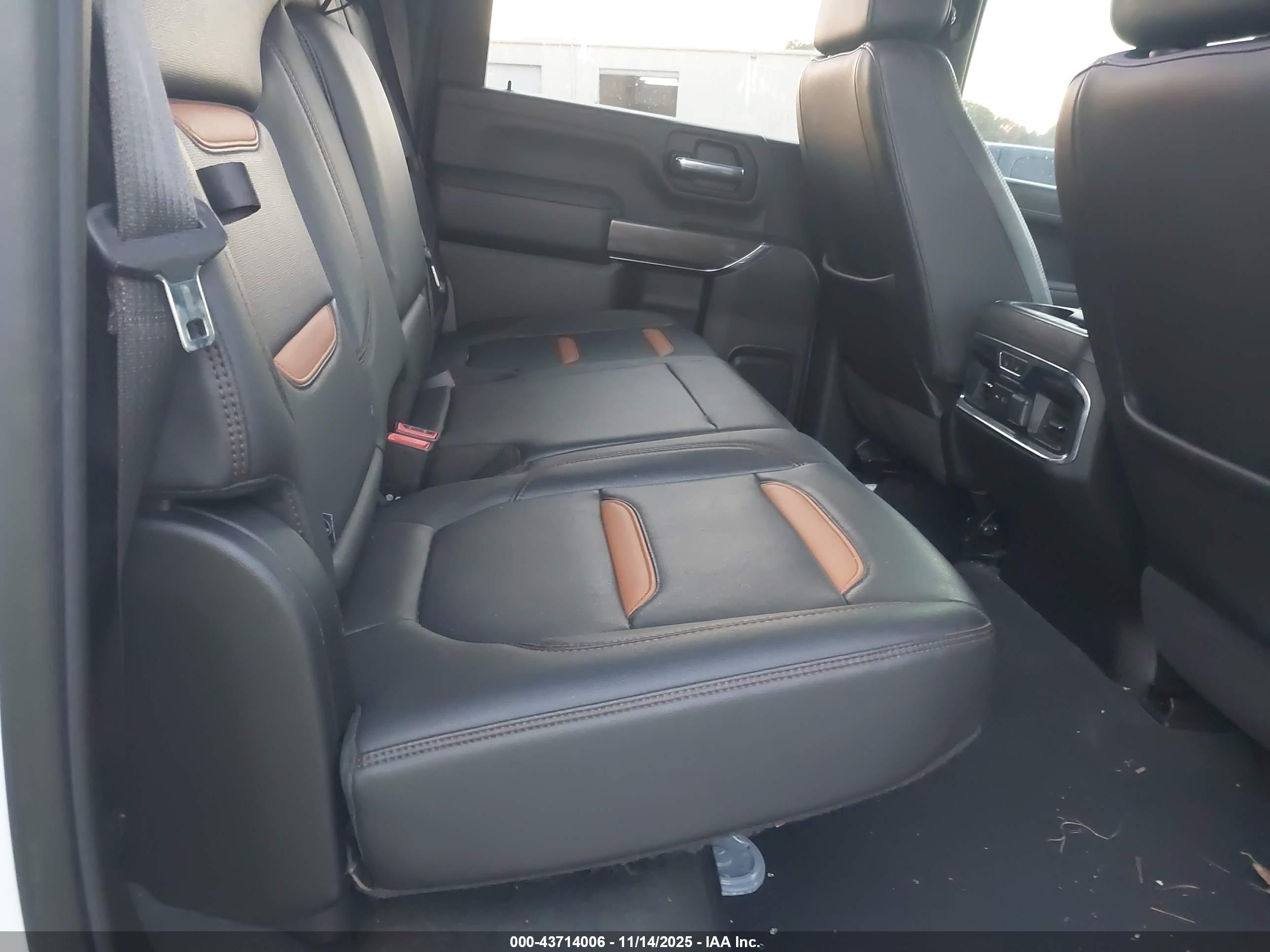 GMC SIERRA image 8