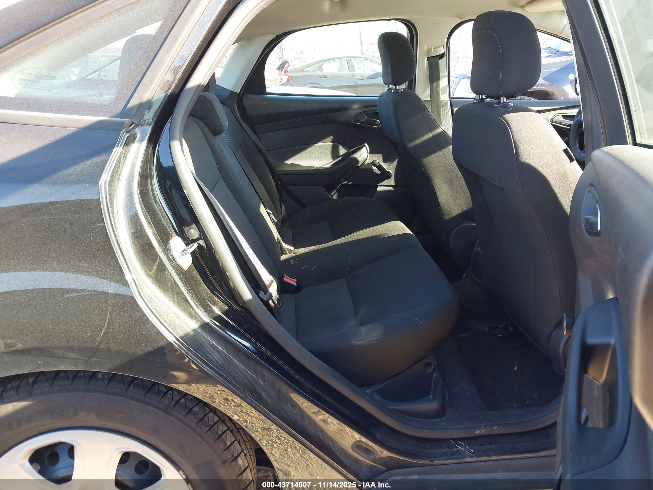 FORD FOCUS image 8